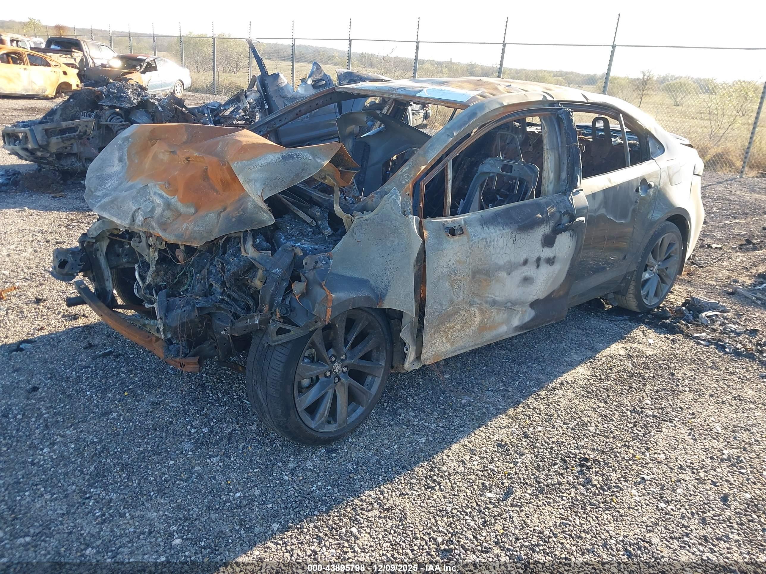 TOYOTA COROLLA image 2