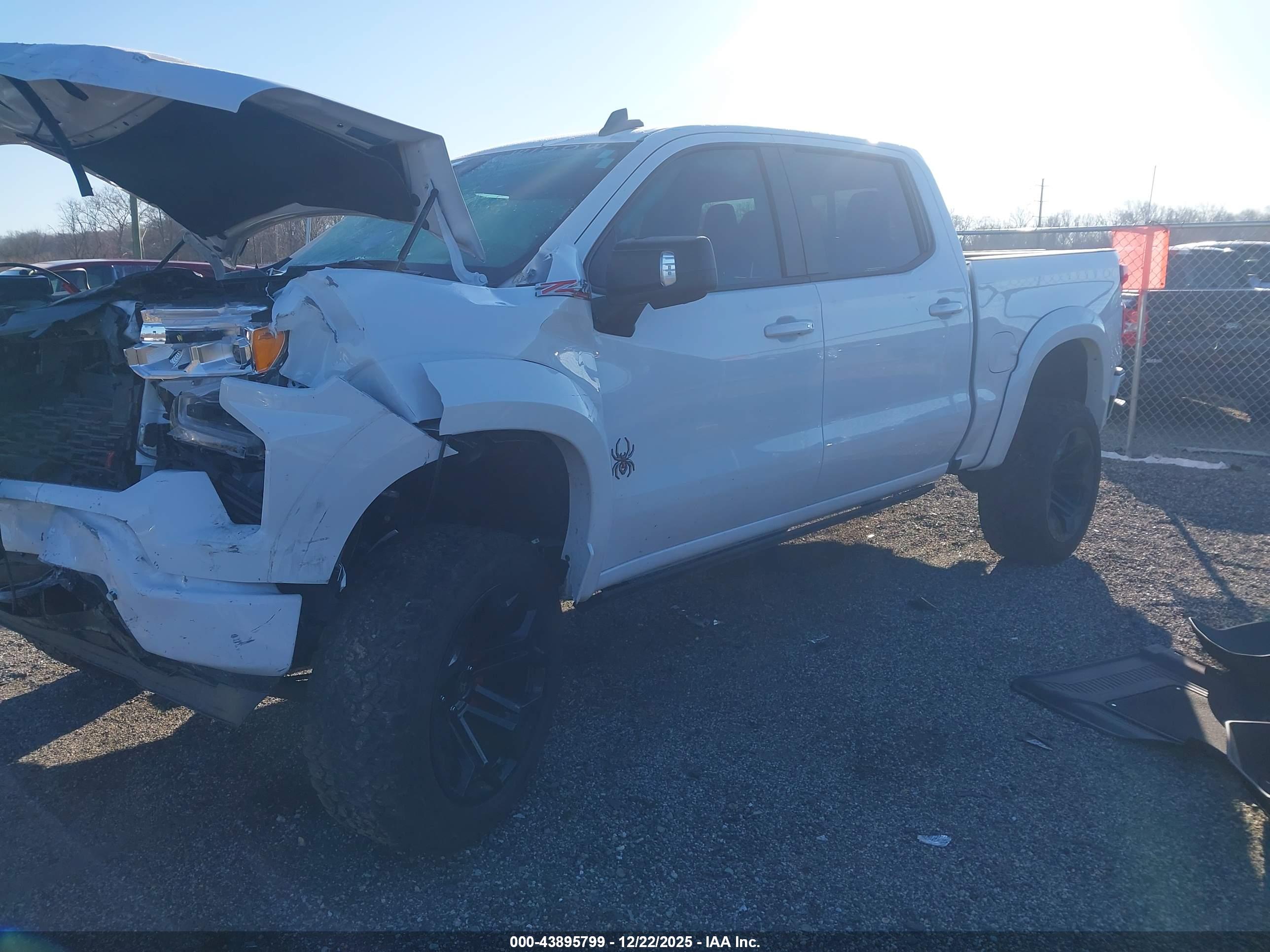 CHEVROLET SILVERADO image 2