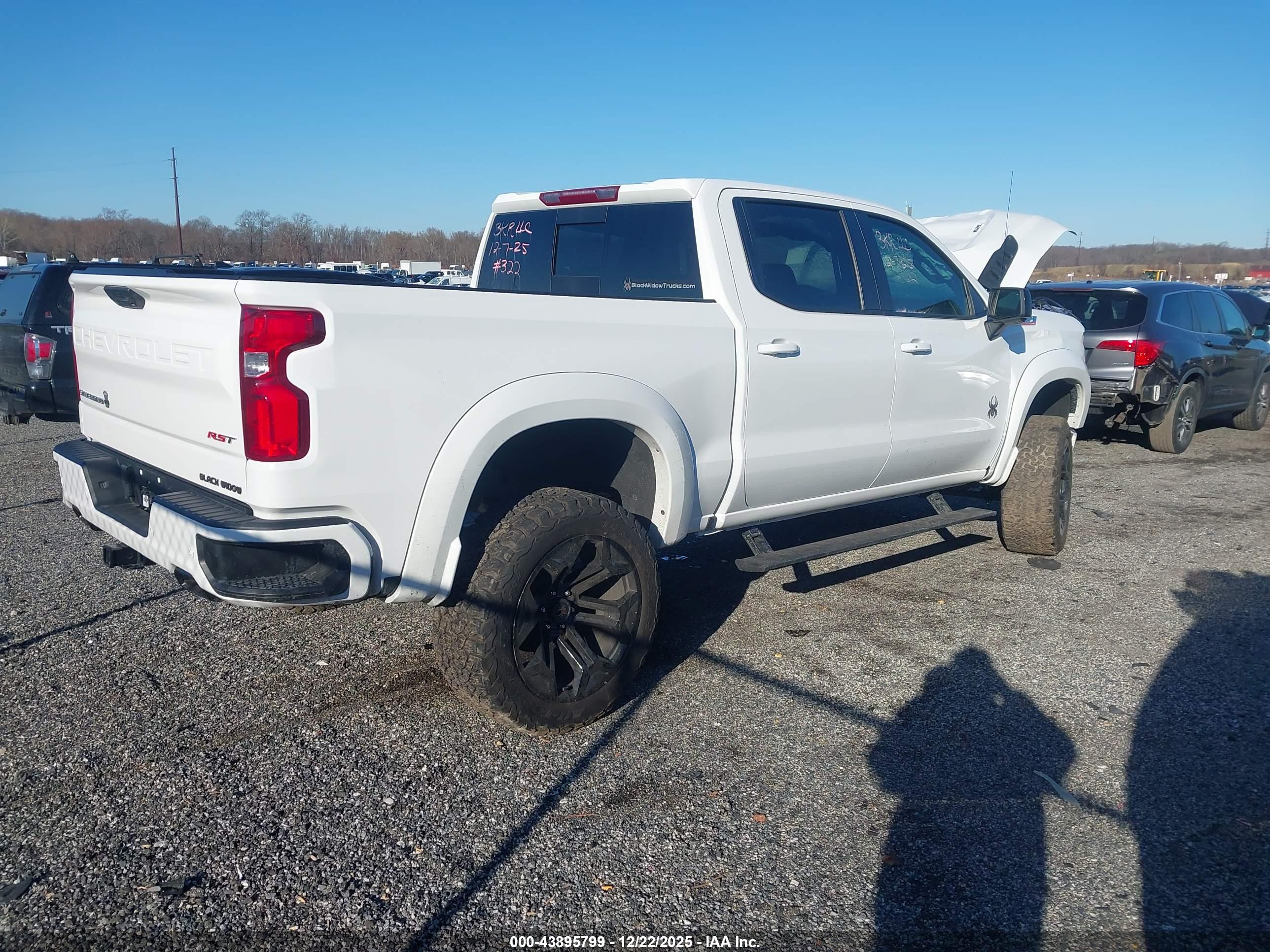 CHEVROLET SILVERADO image 4