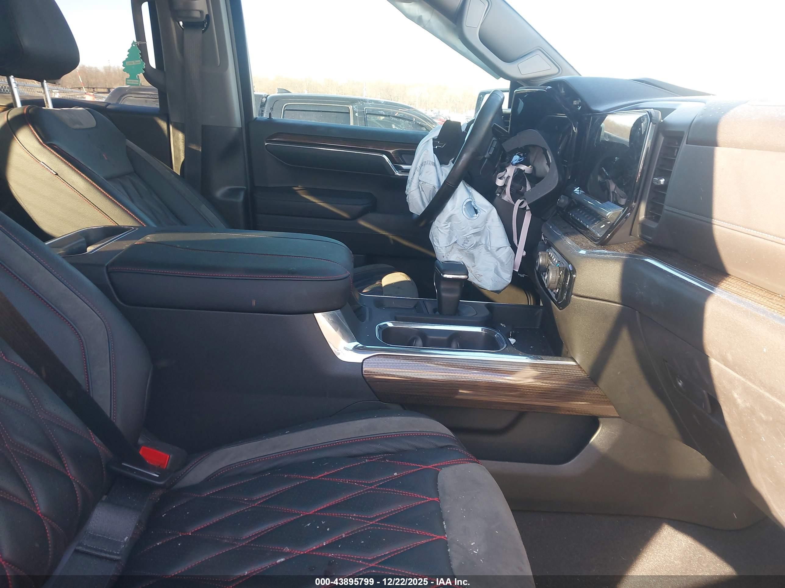CHEVROLET SILVERADO image 5