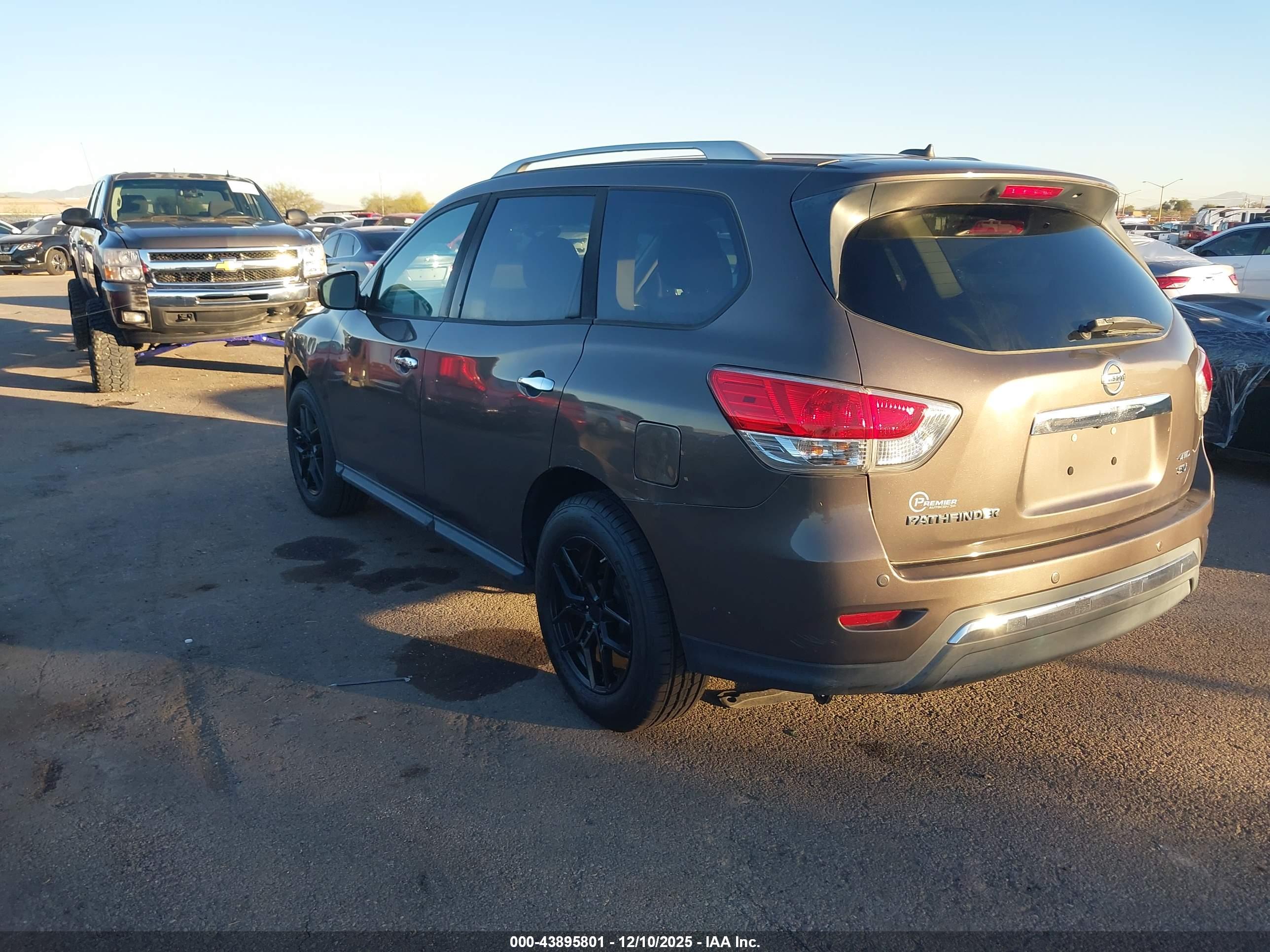 NISSAN PATHFINDER image 3
