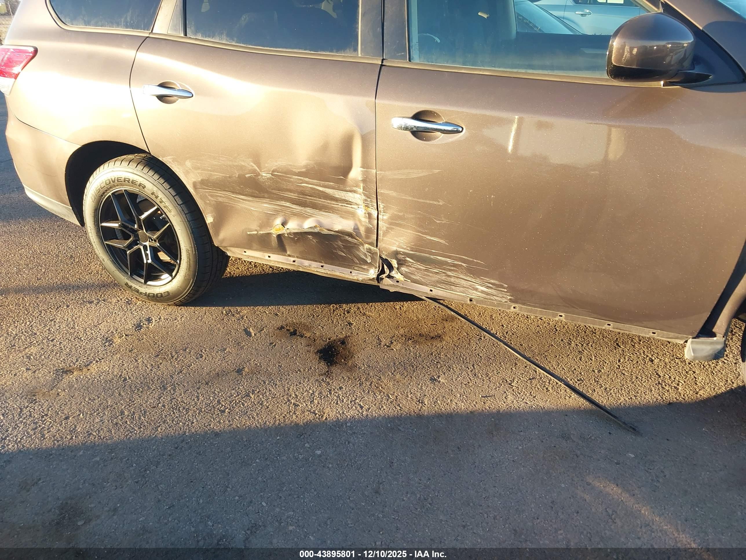 NISSAN PATHFINDER image 6