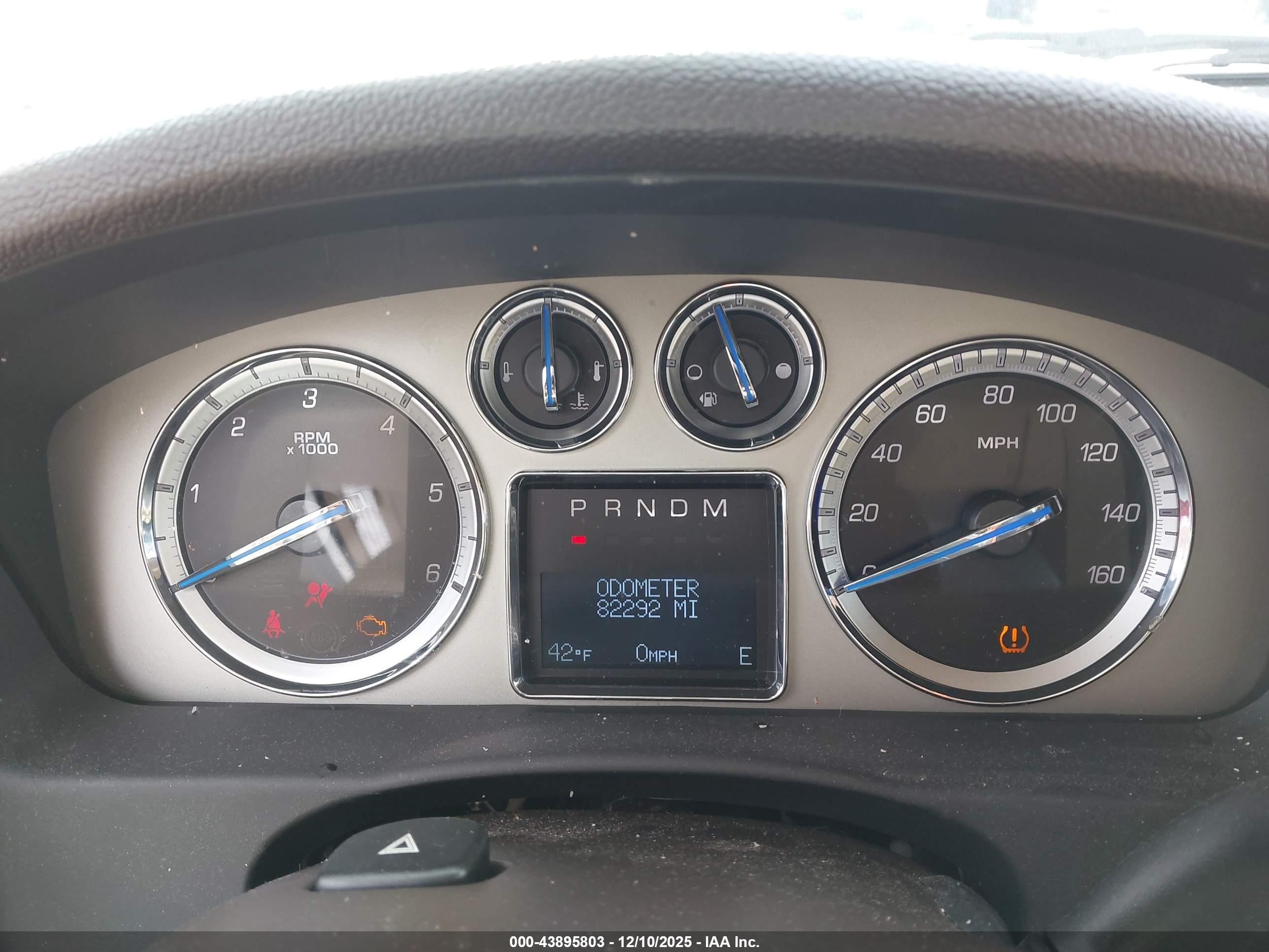 CADILLAC ESCALADE image 7