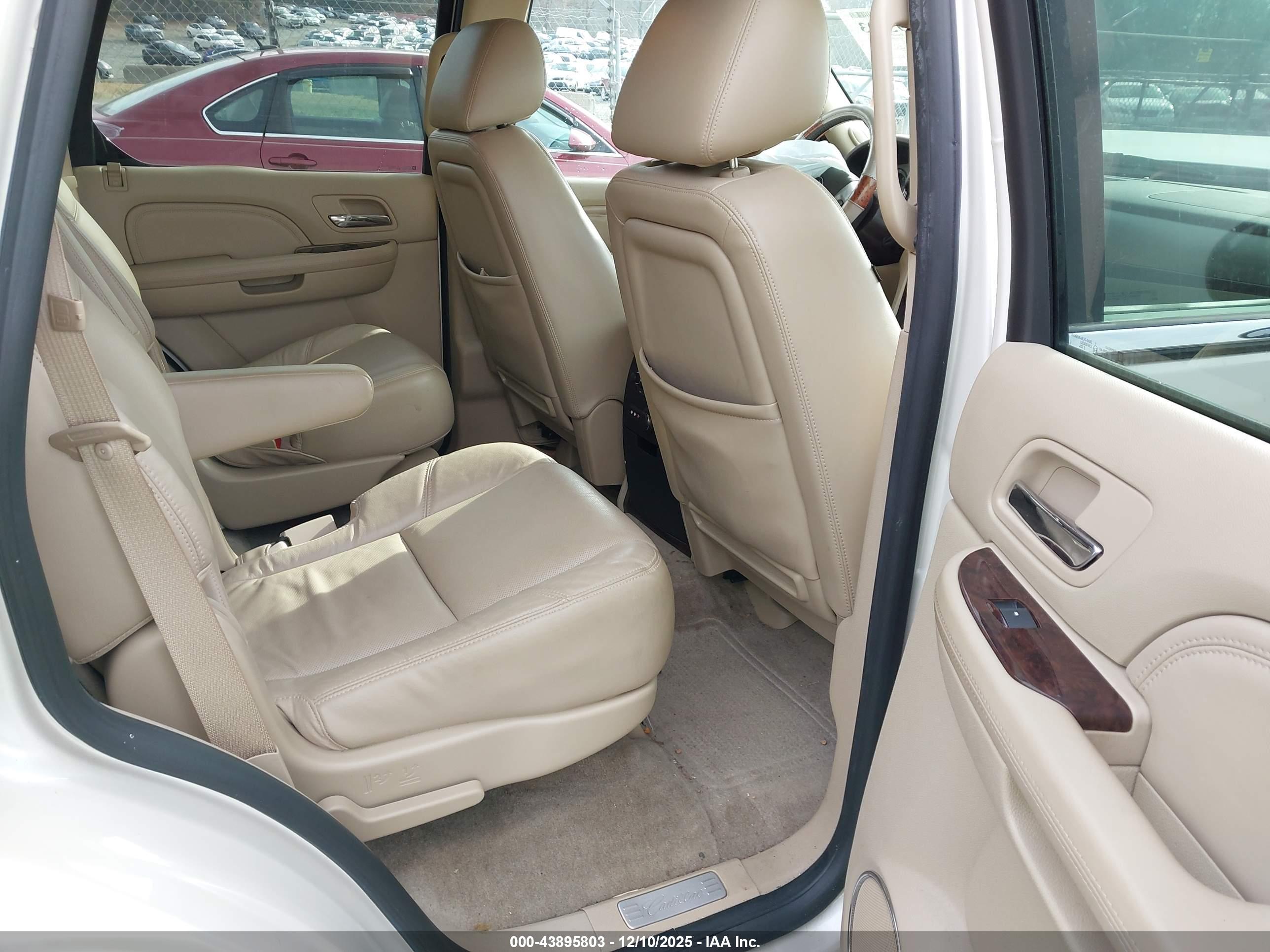 CADILLAC ESCALADE image 8