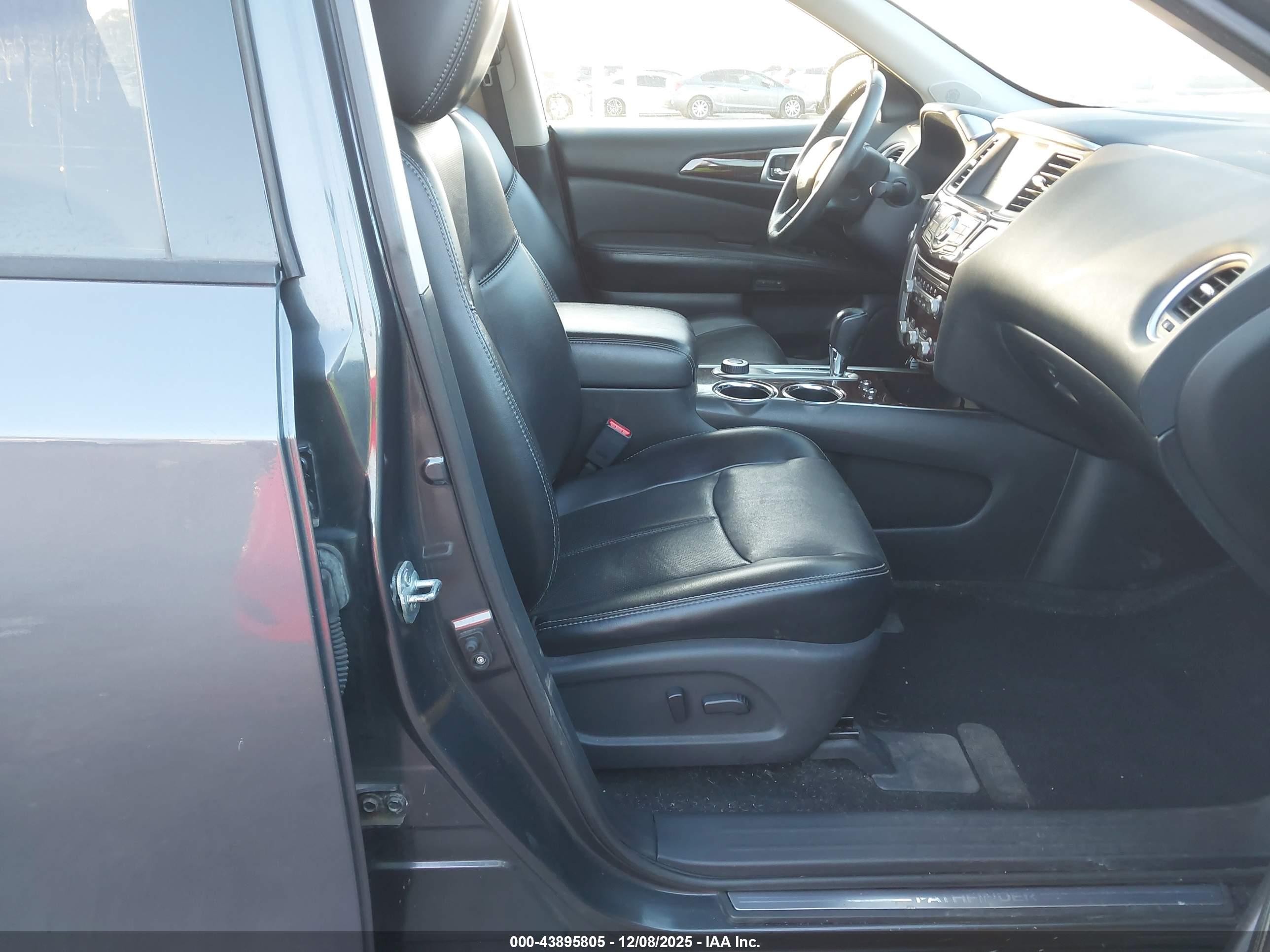 NISSAN PATHFINDER image 5