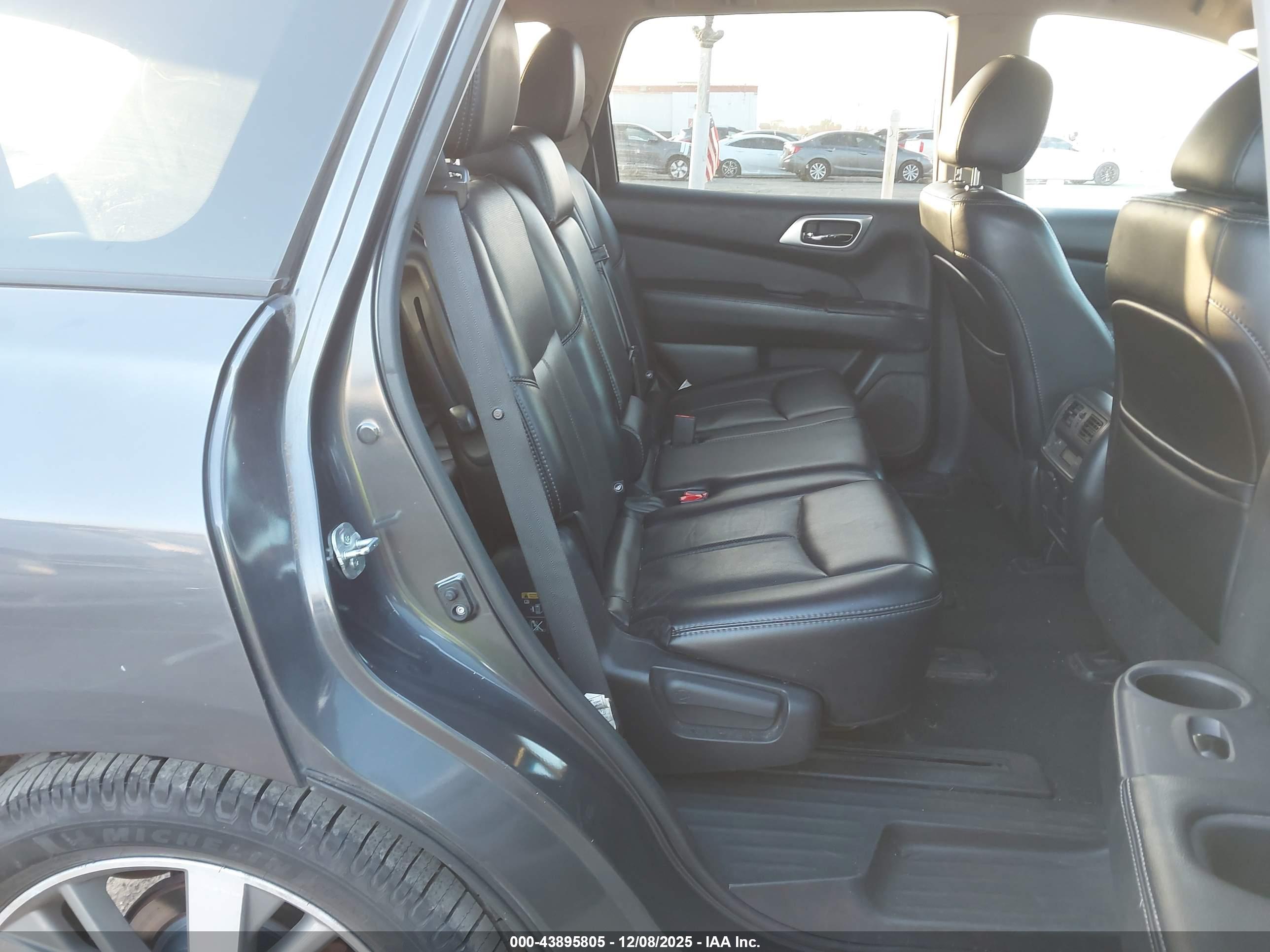 NISSAN PATHFINDER image 8
