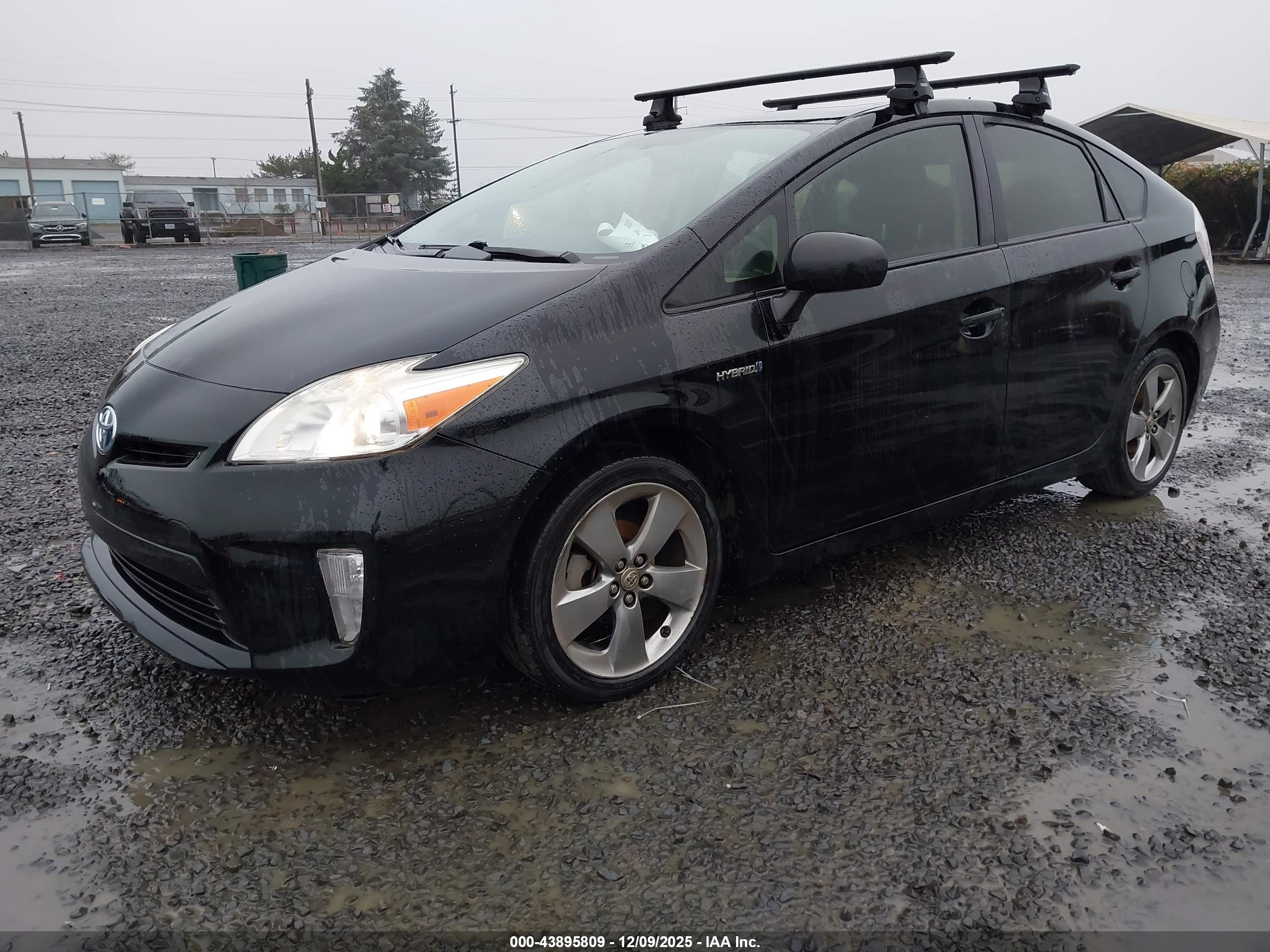 TOYOTA PRIUS image 2