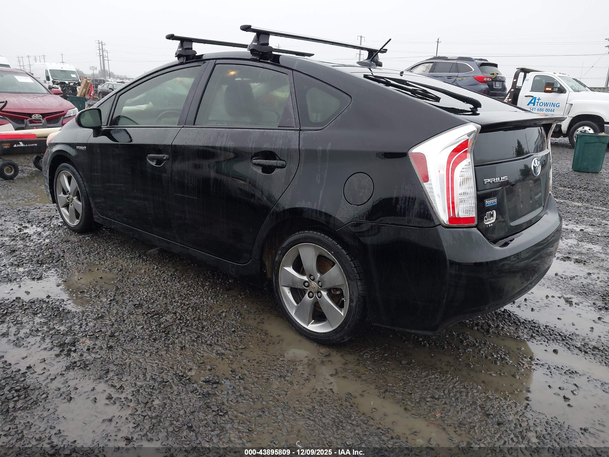TOYOTA PRIUS image 3