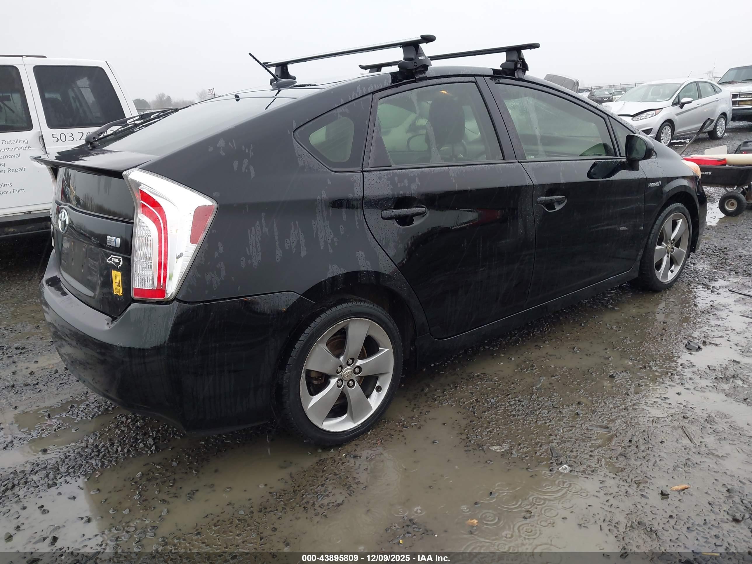 TOYOTA PRIUS image 4