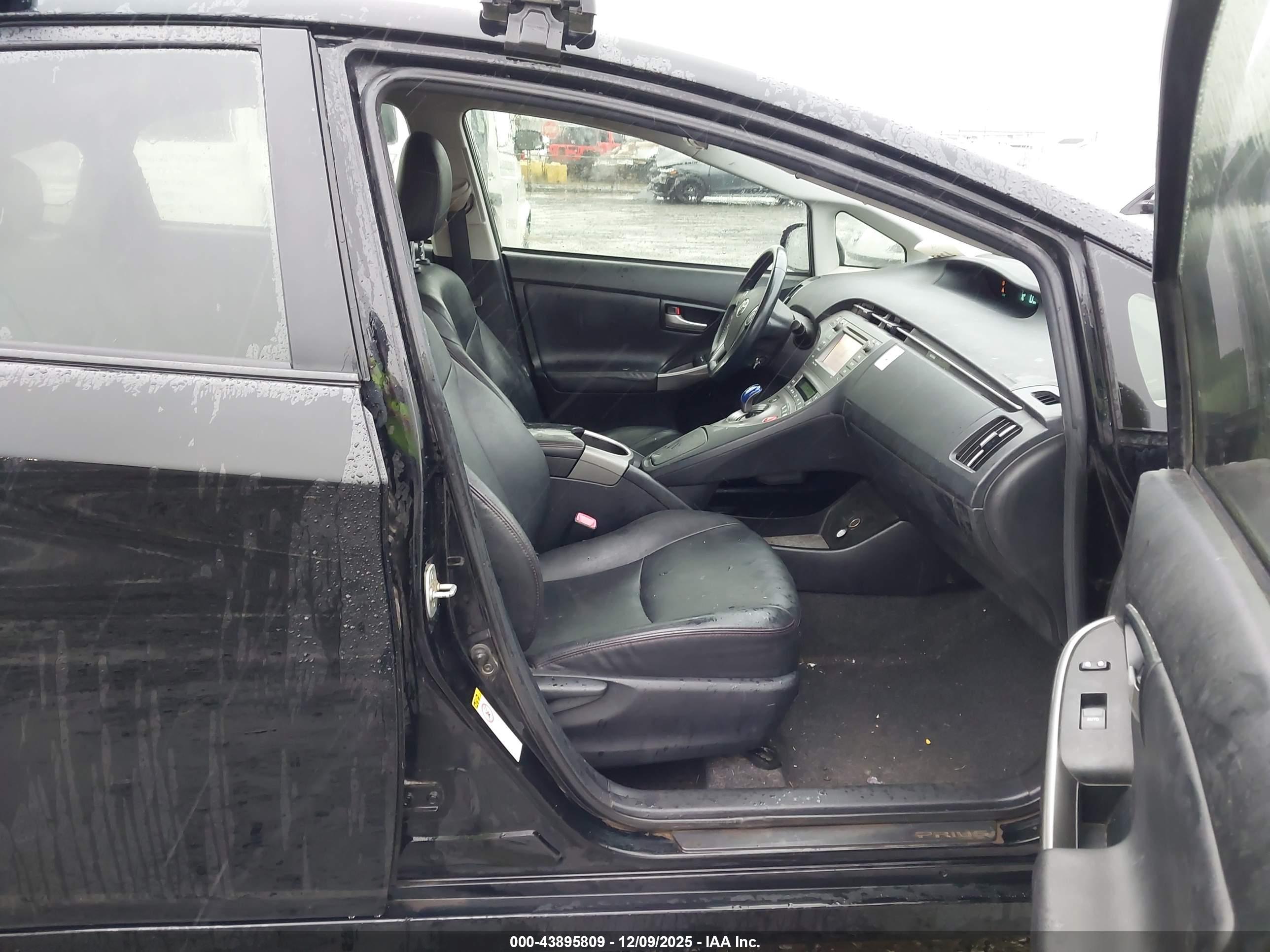TOYOTA PRIUS image 5