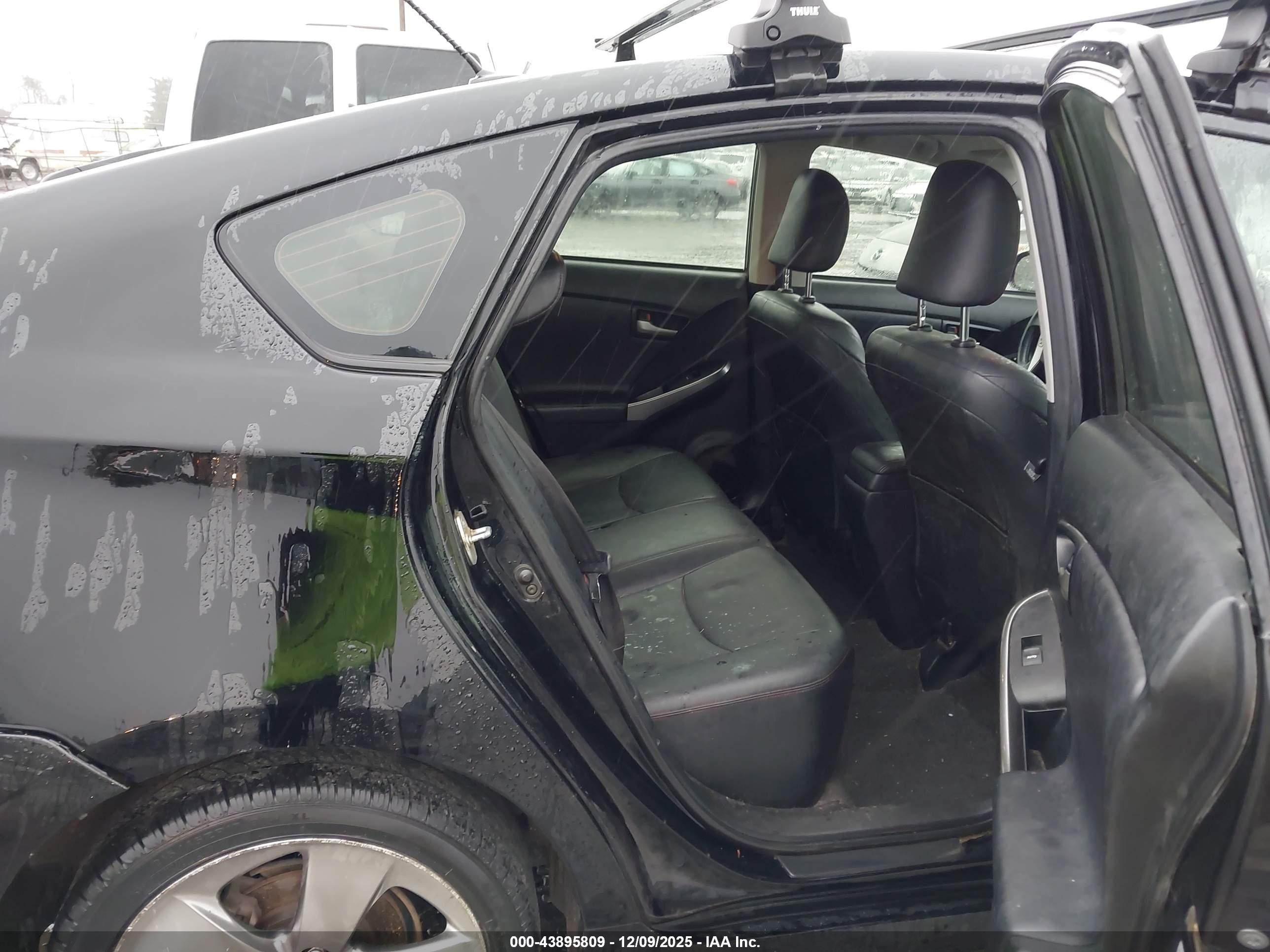 TOYOTA PRIUS image 8