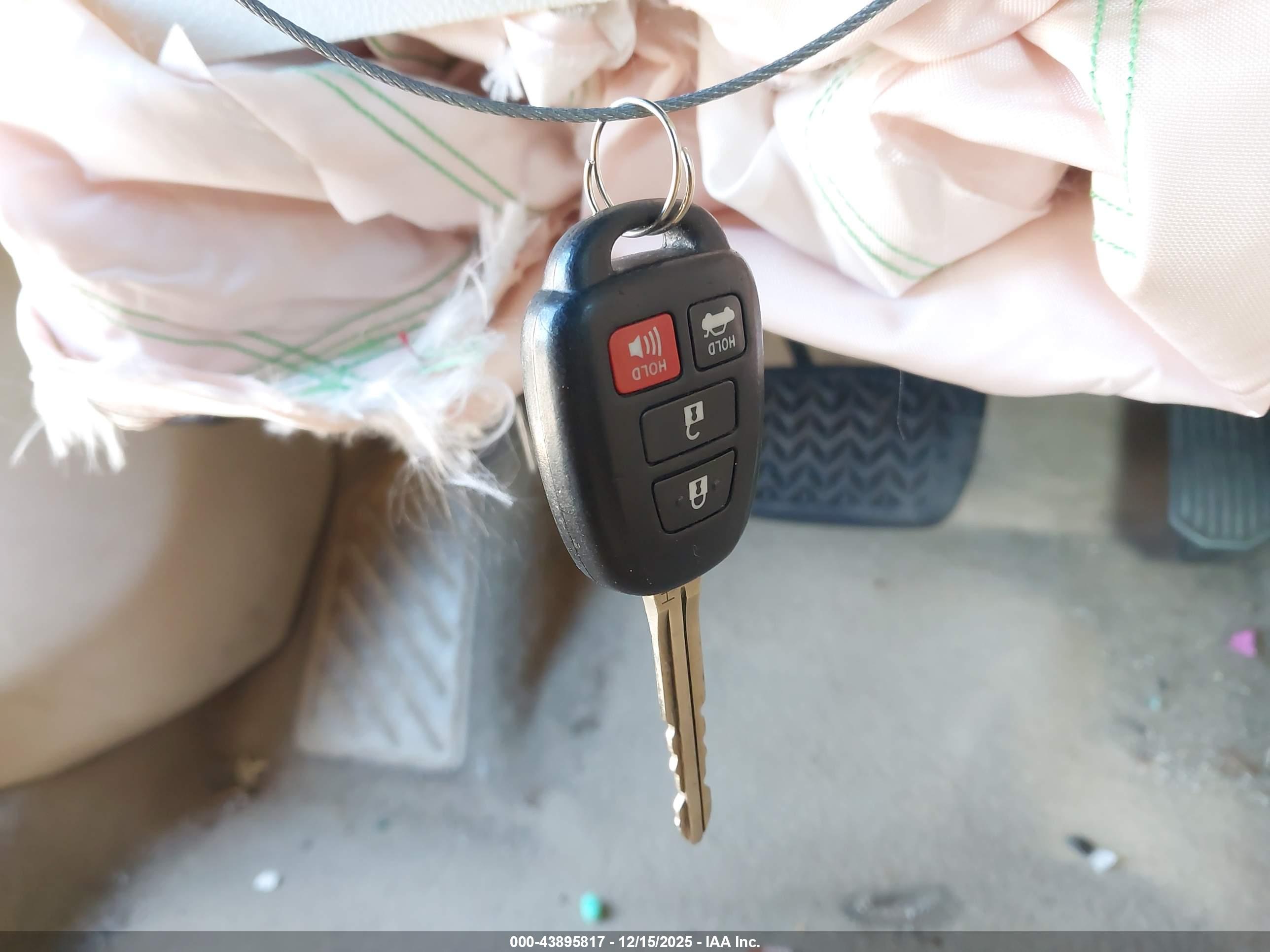 TOYOTA CAMRY image 11