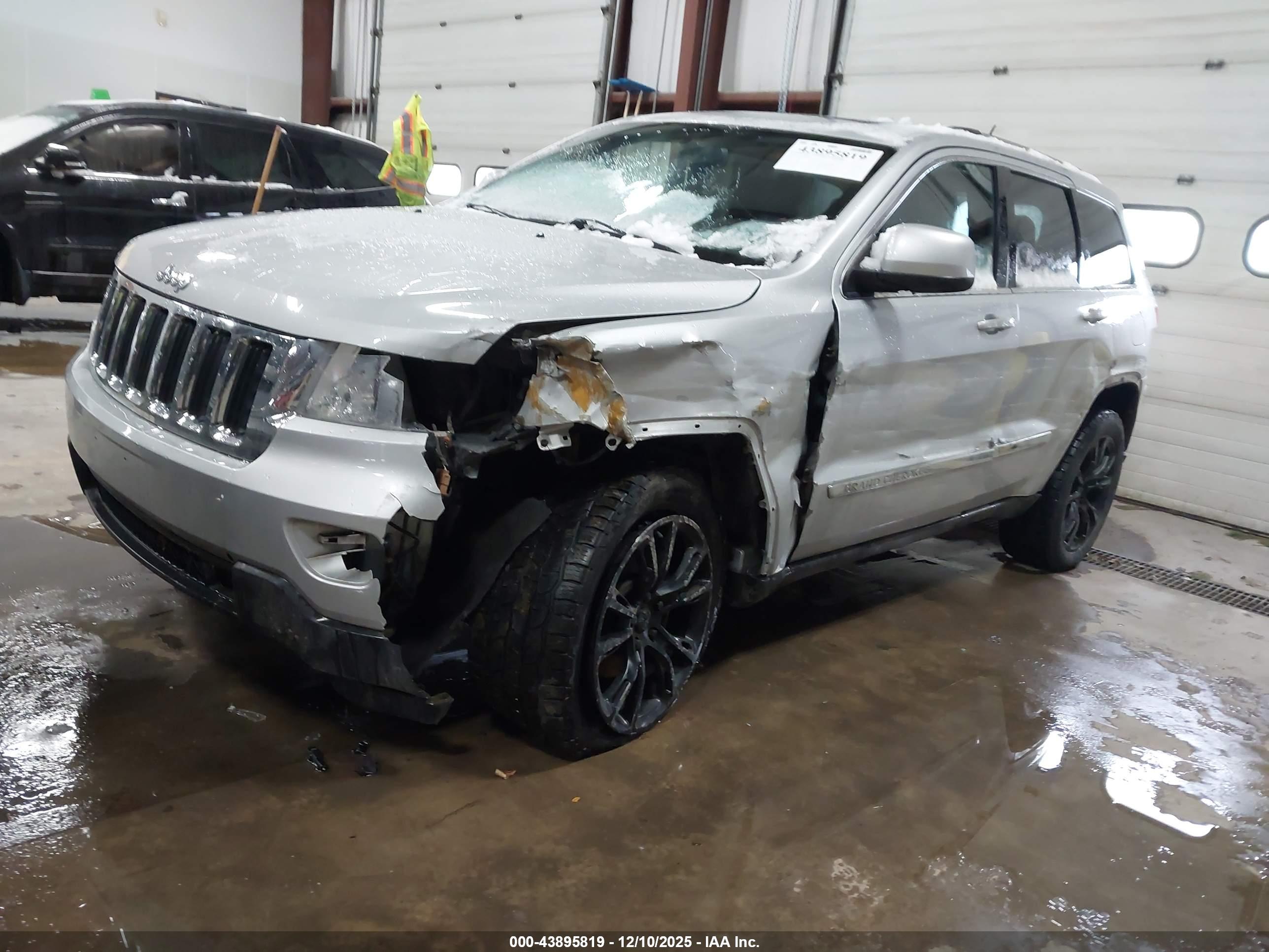JEEP GRAND image 2