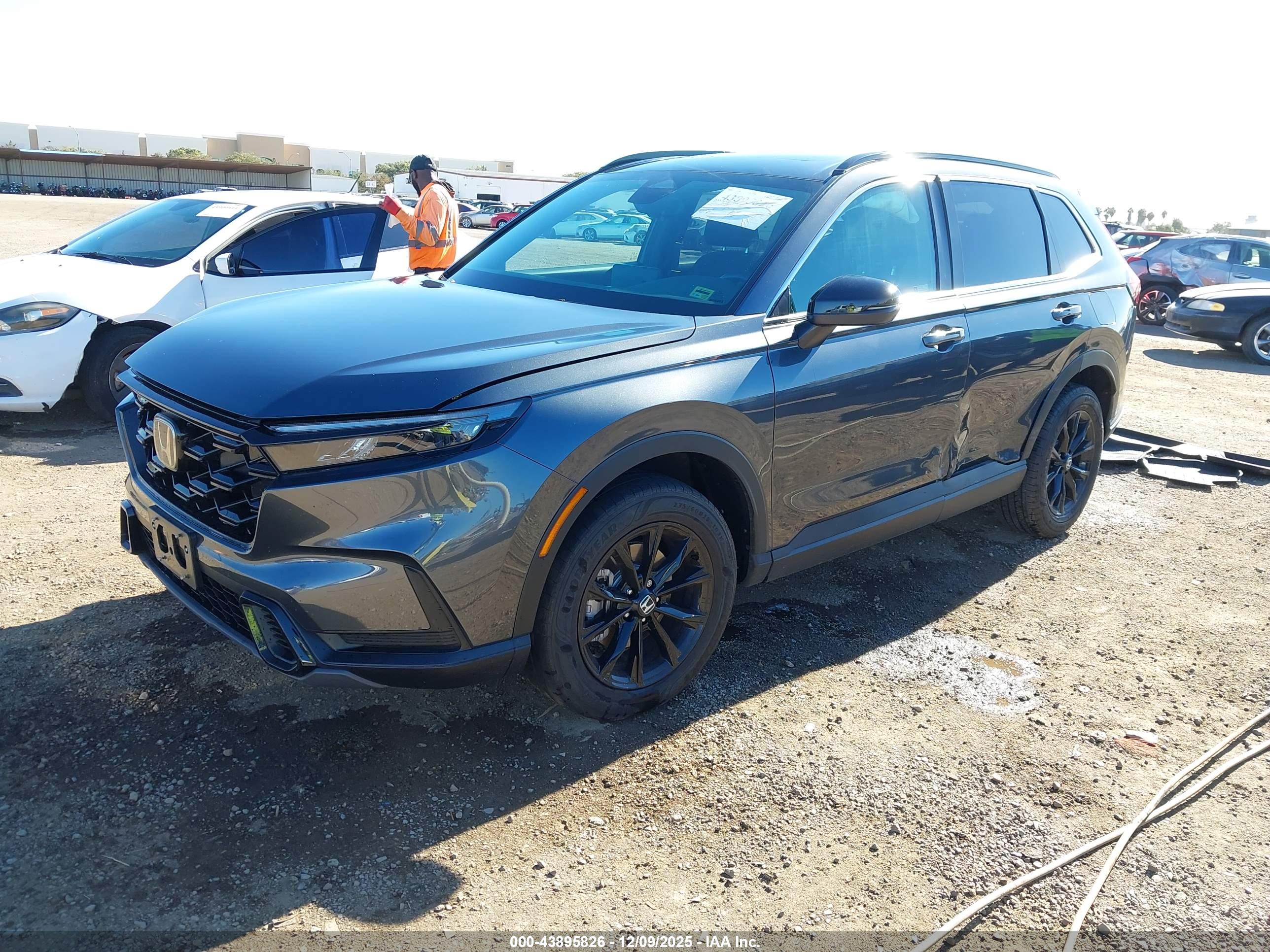HONDA CR-V image 2