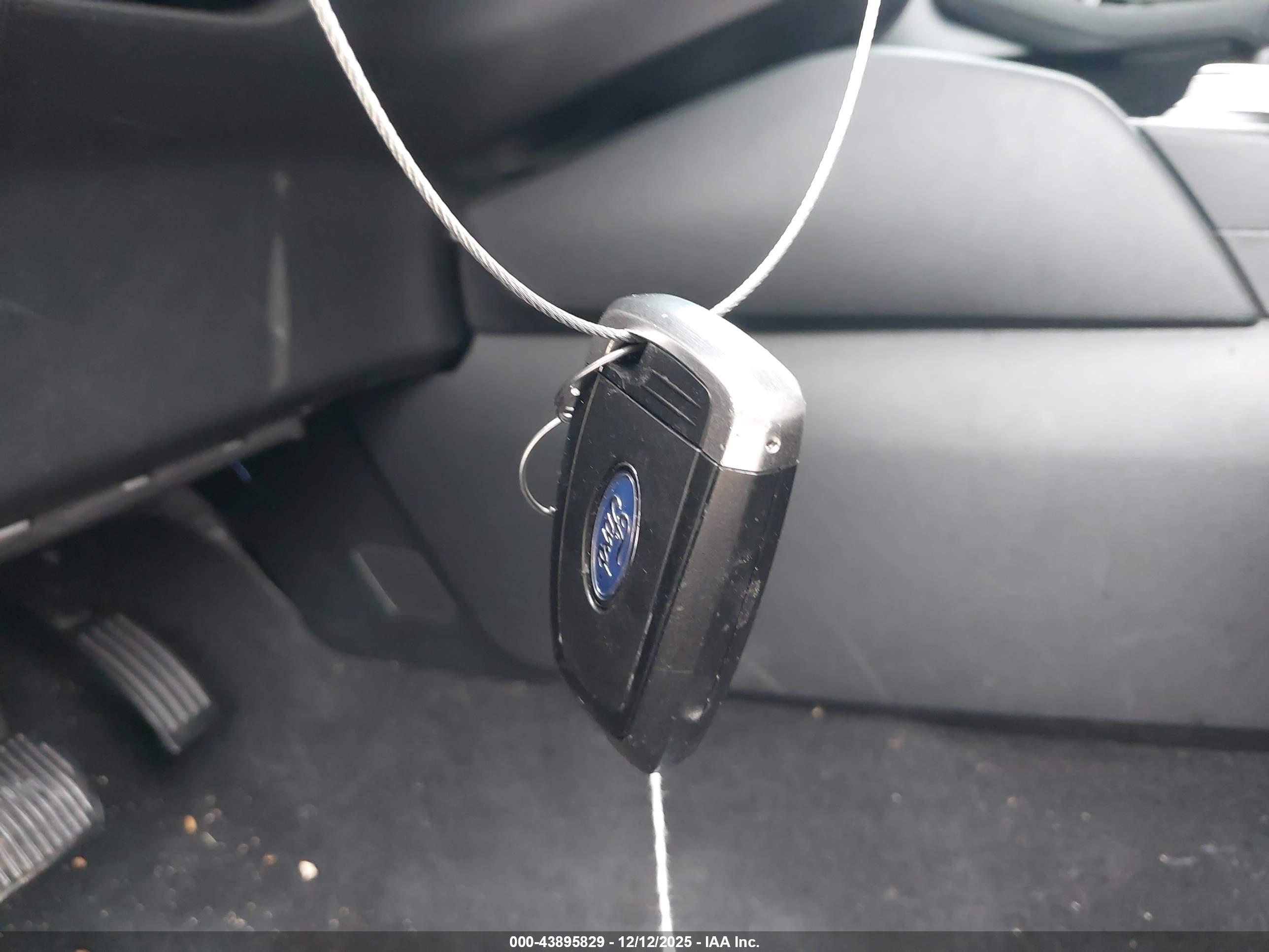 FORD ESCAPE image 11
