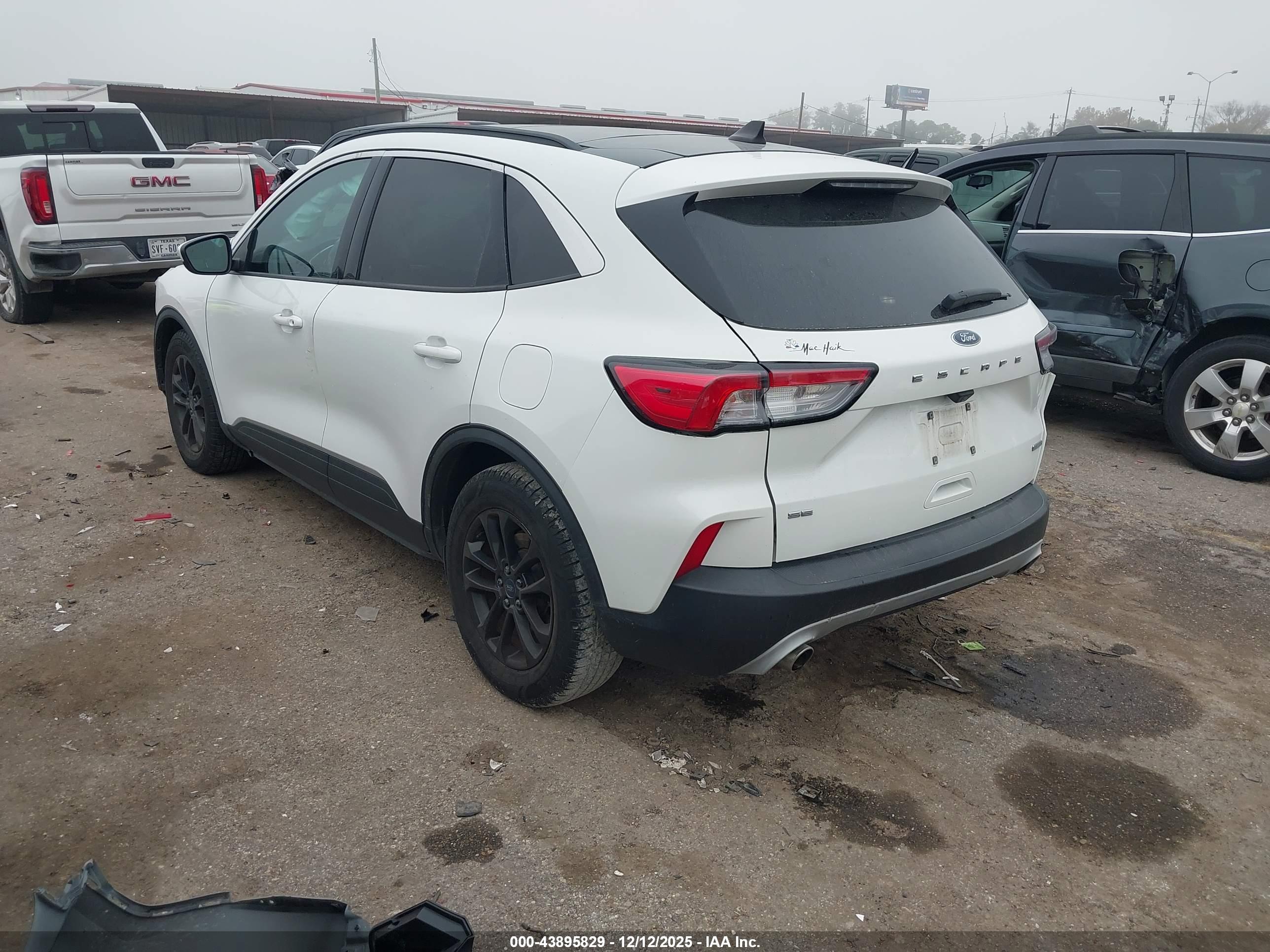 FORD ESCAPE image 3