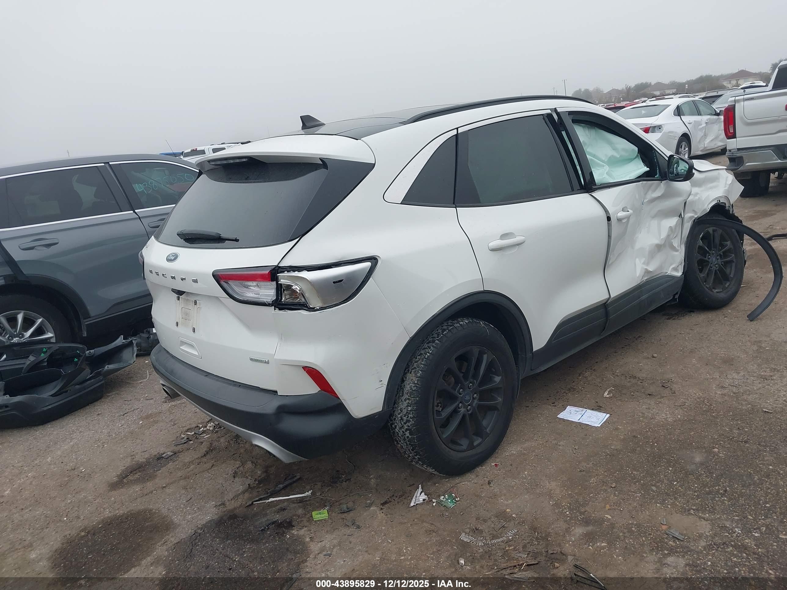 FORD ESCAPE image 4