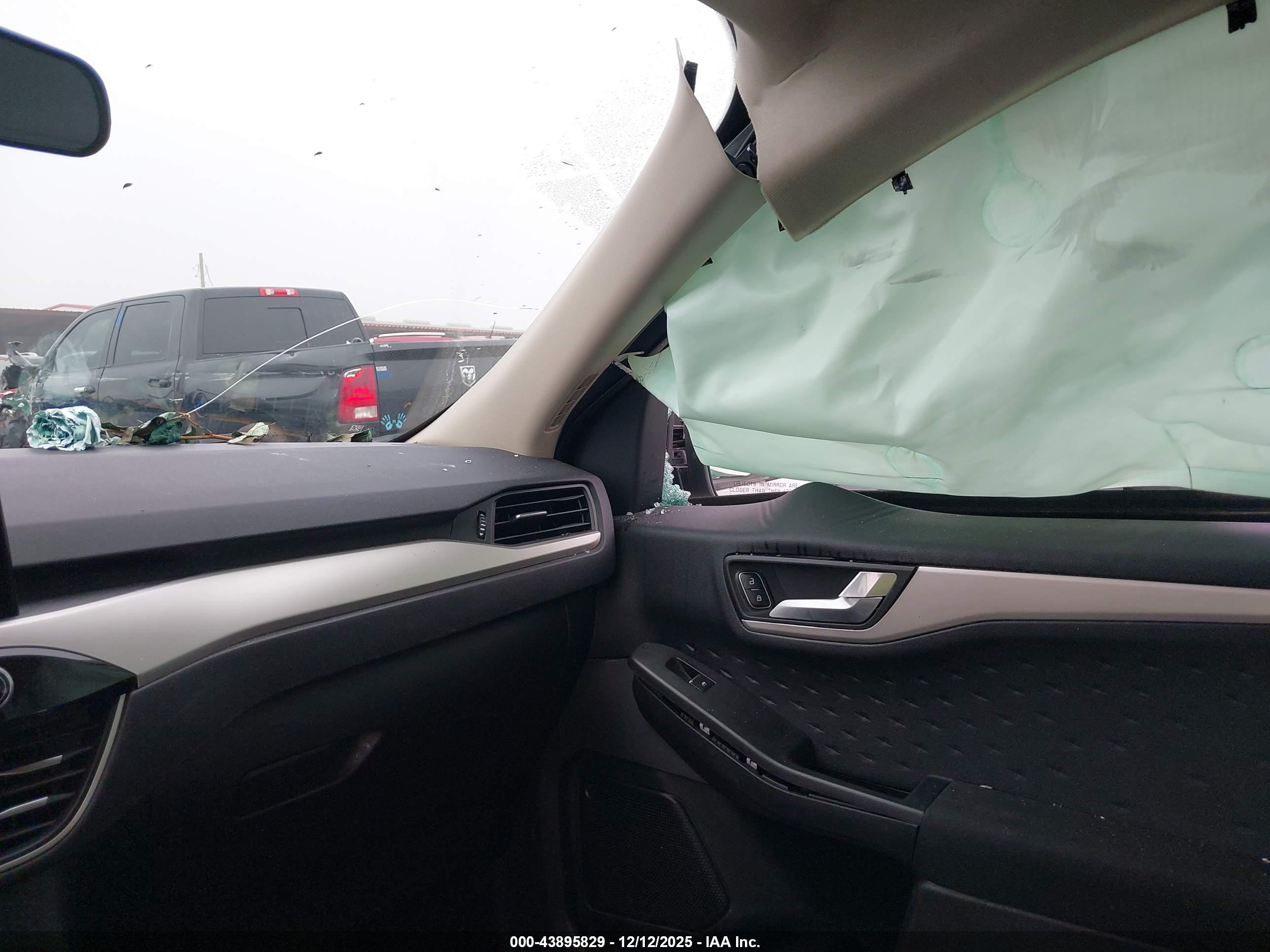 FORD ESCAPE image 5