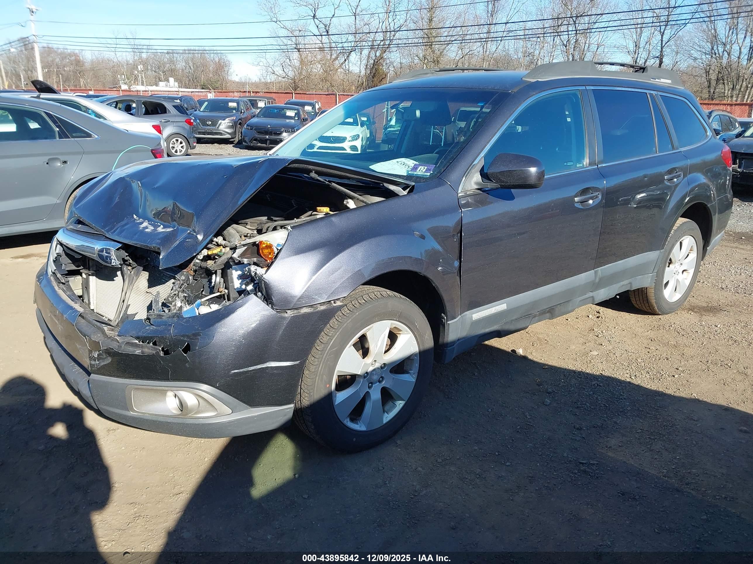 SUBARU OUTBACK image 2