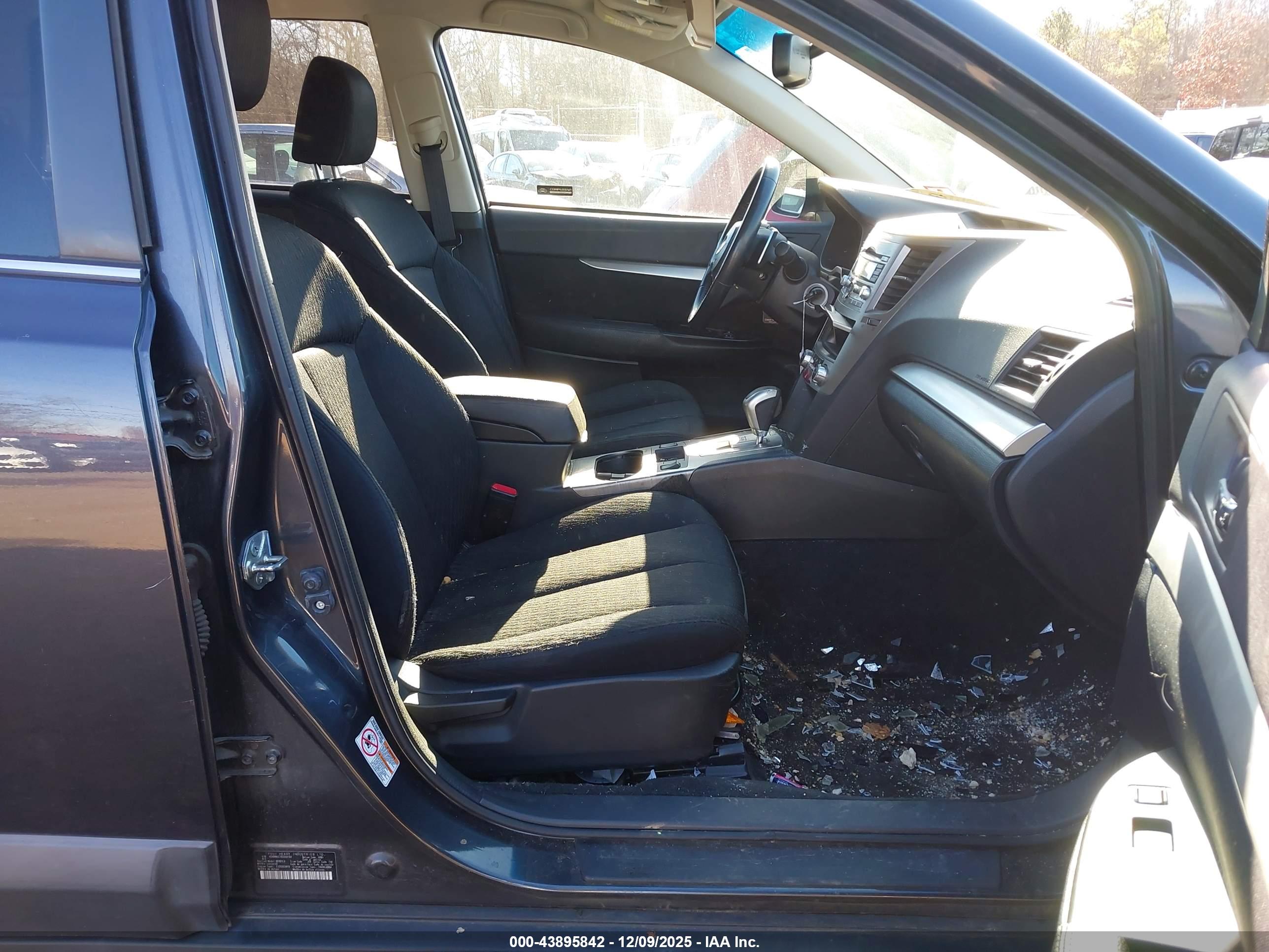 SUBARU OUTBACK image 5