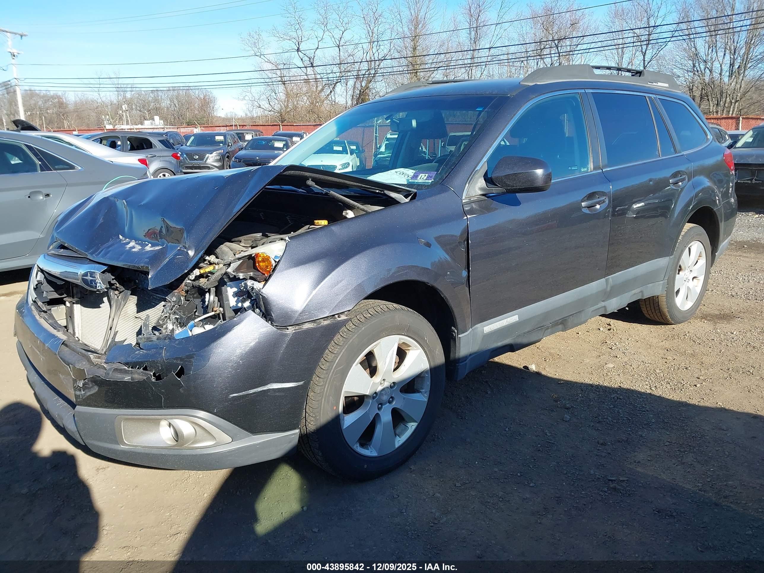 SUBARU OUTBACK image 6