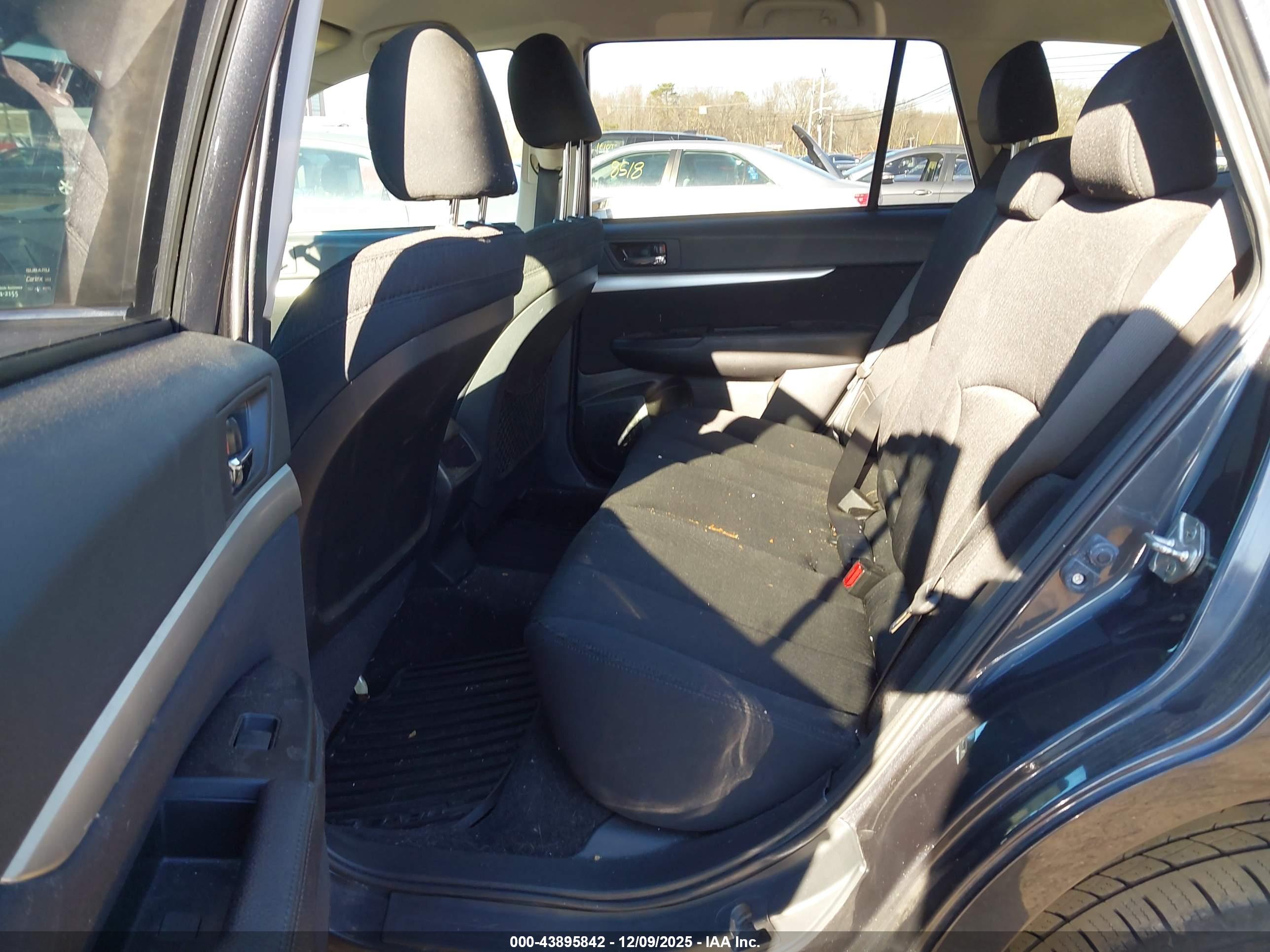 SUBARU OUTBACK image 8