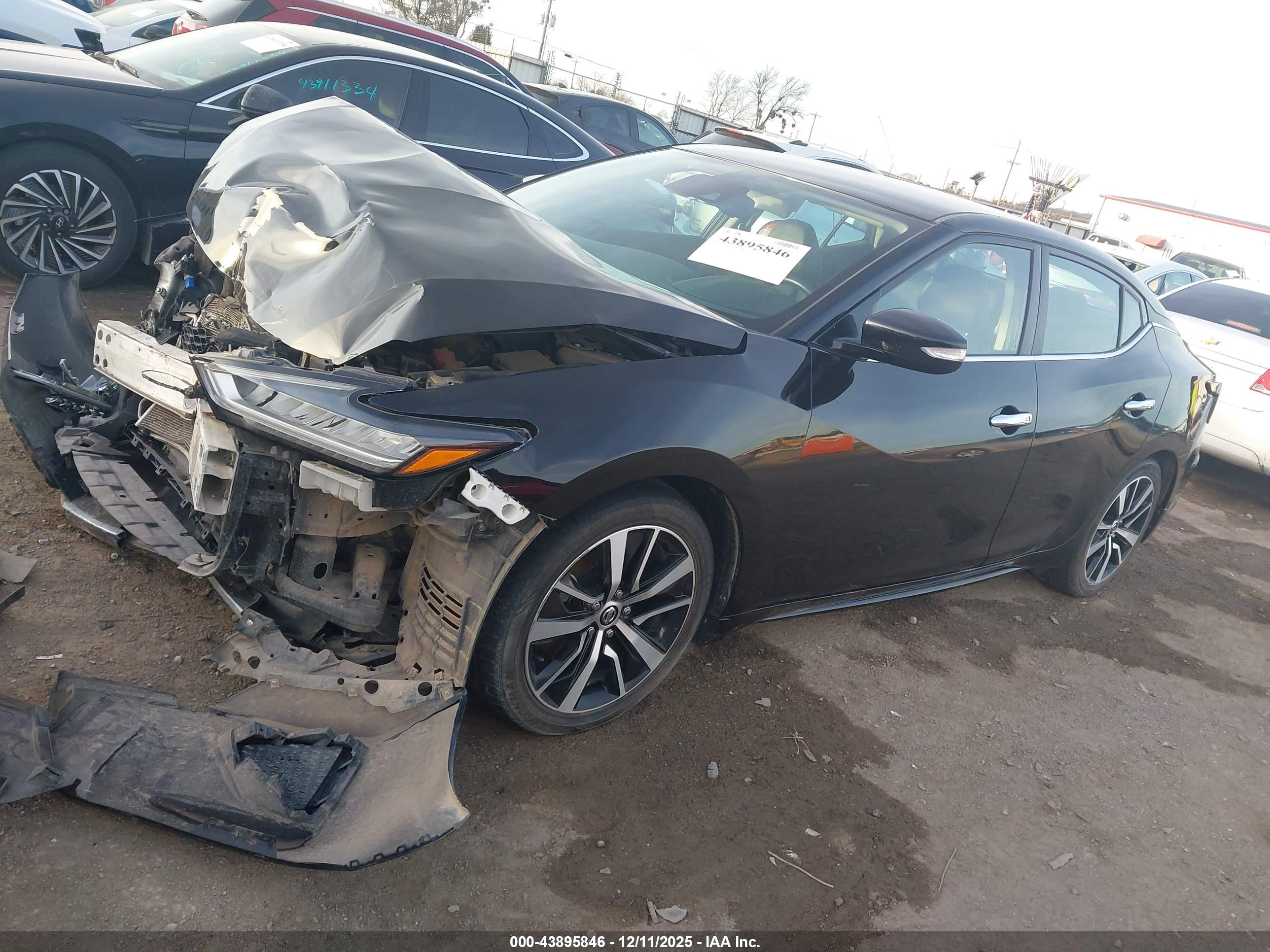 NISSAN MAXIMA image 2