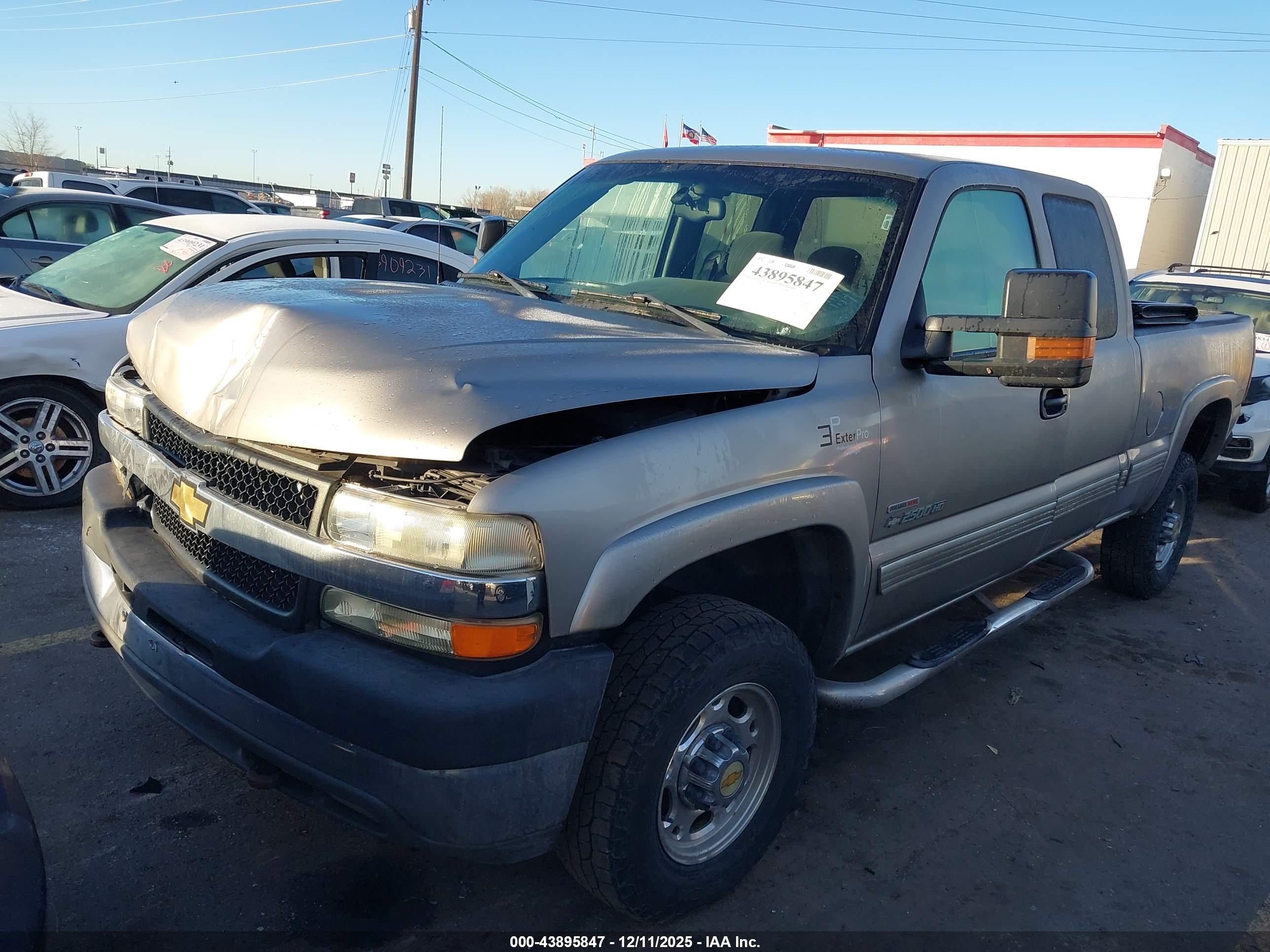 CHEVROLET SILVERADO image 2