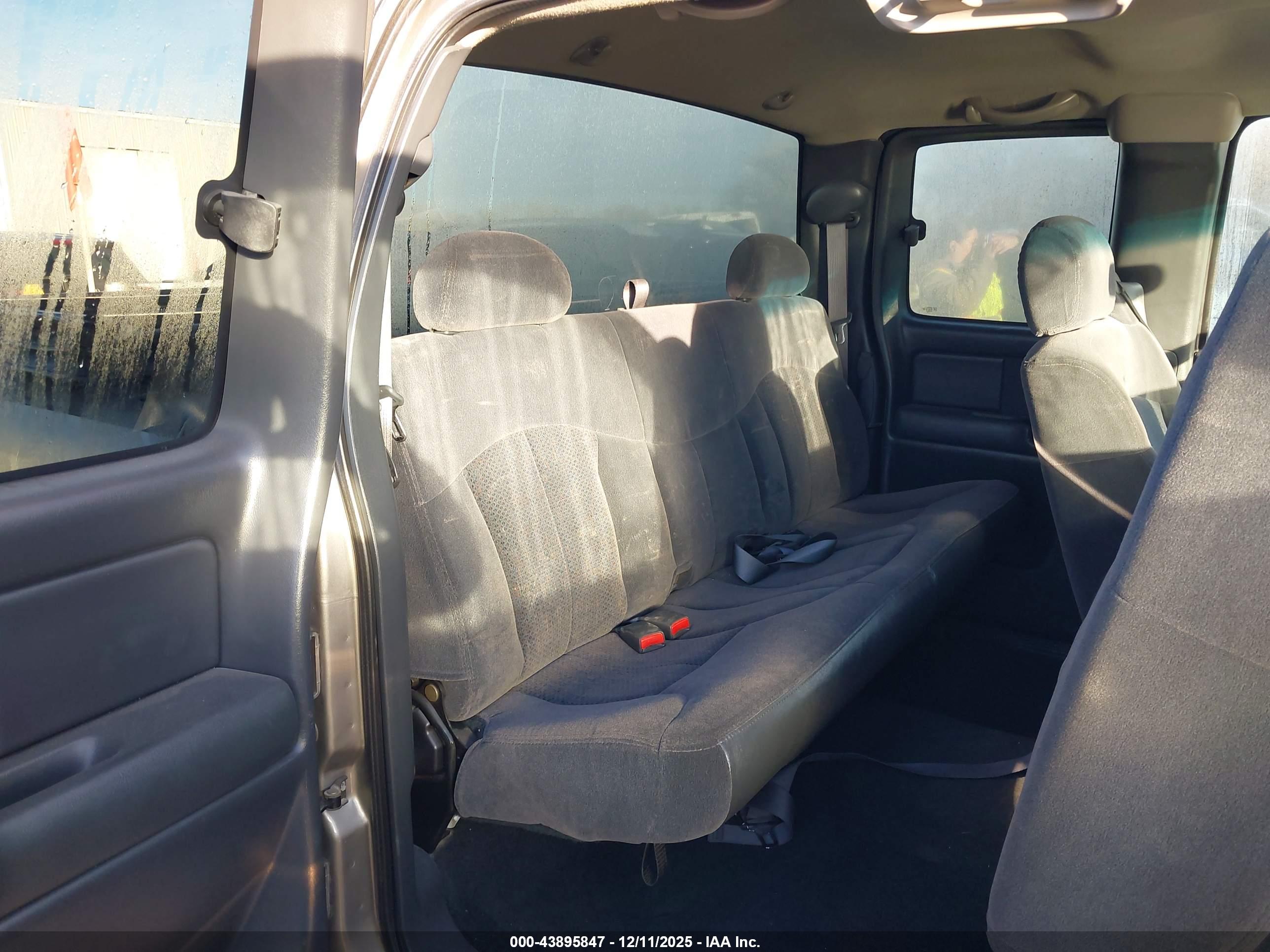CHEVROLET SILVERADO image 8