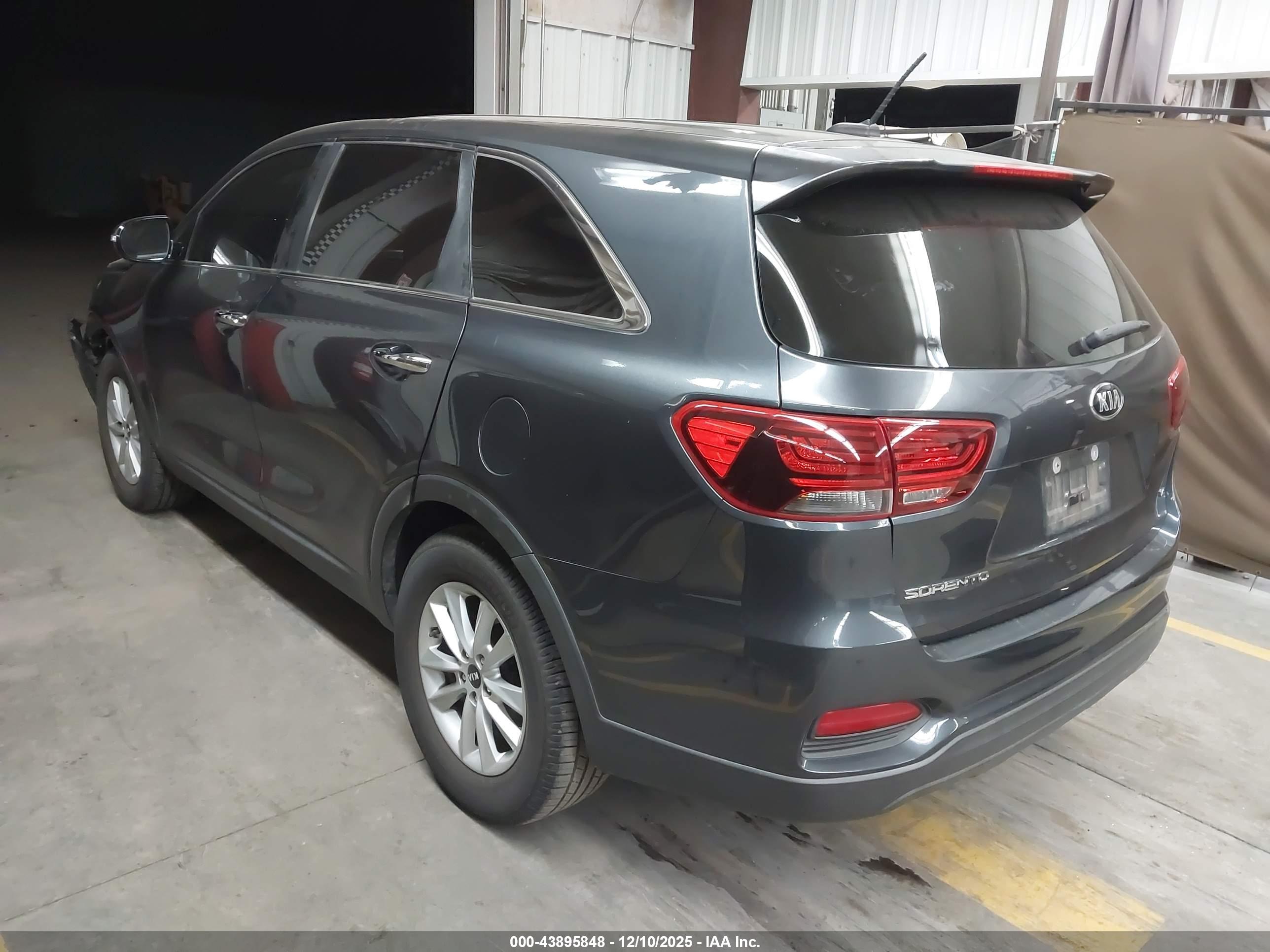 KIA SORENTO image 3