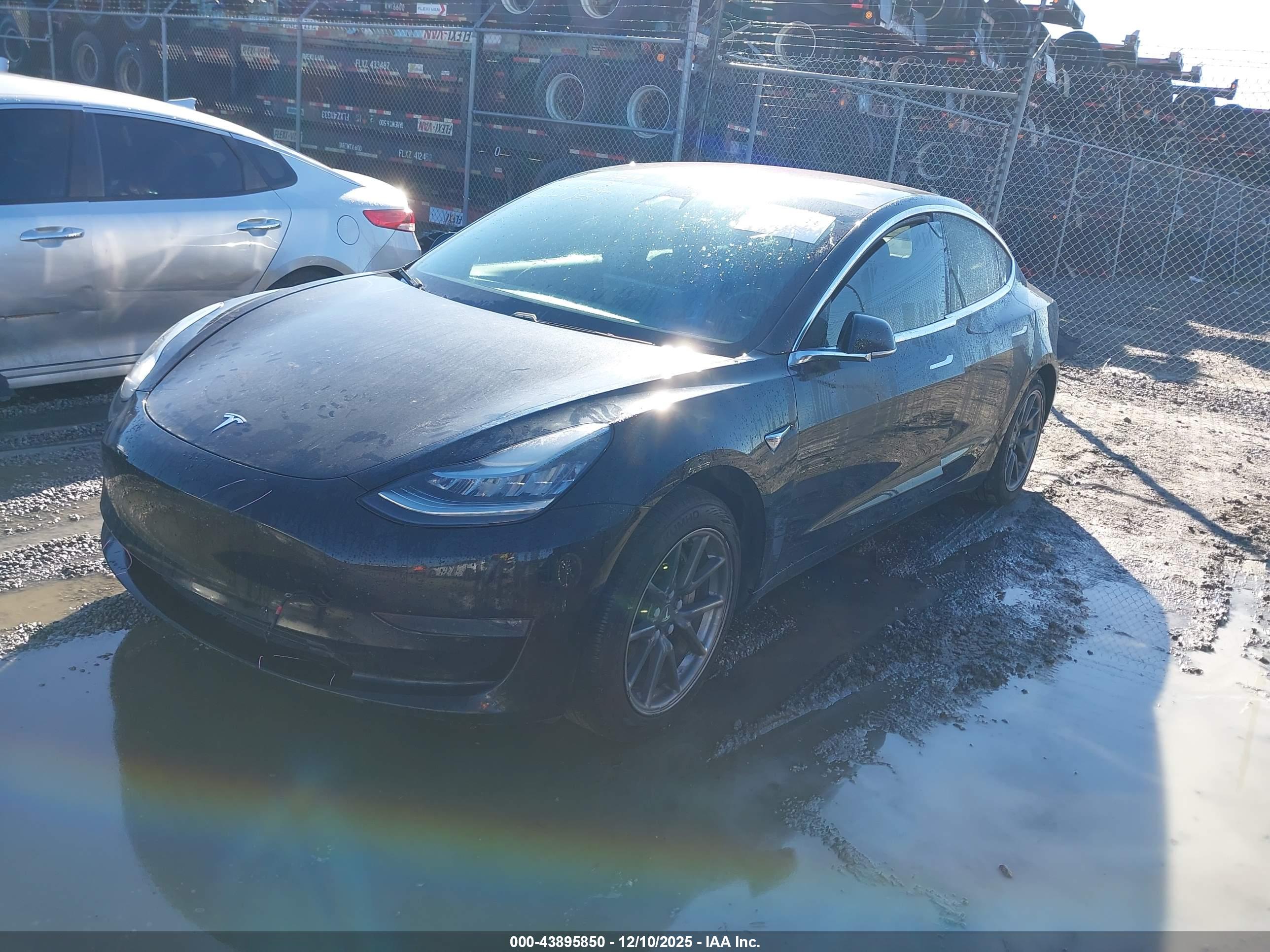 TESLA MODEL image 2