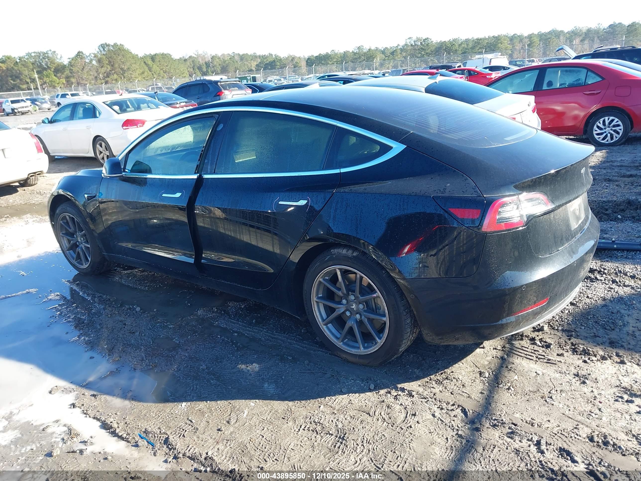 TESLA MODEL image 3