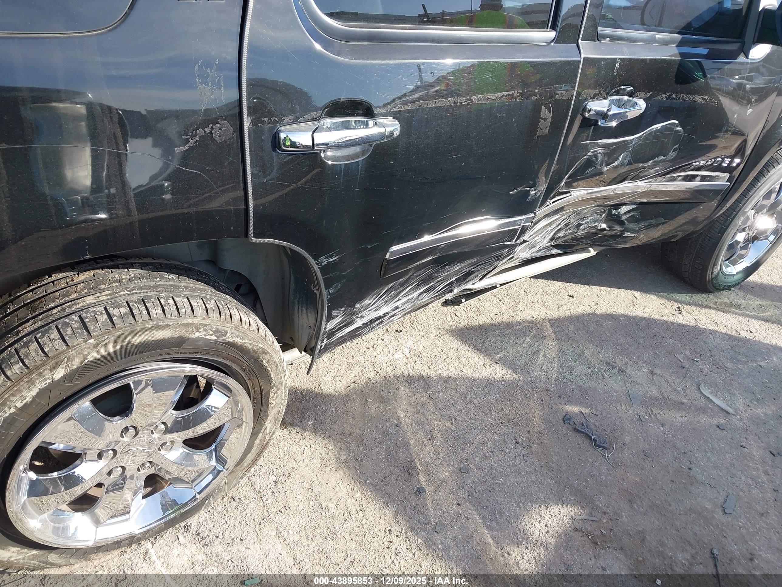 CHEVROLET TAHOE image 6