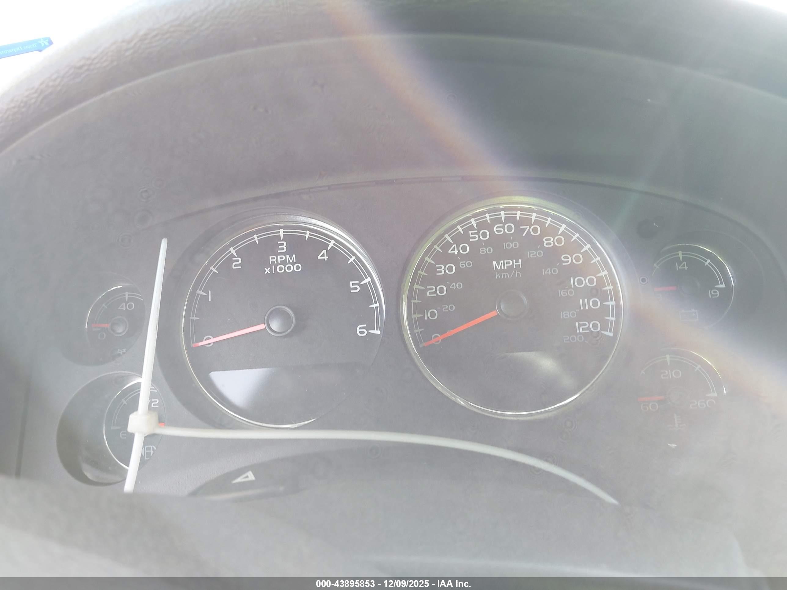 CHEVROLET TAHOE image 7