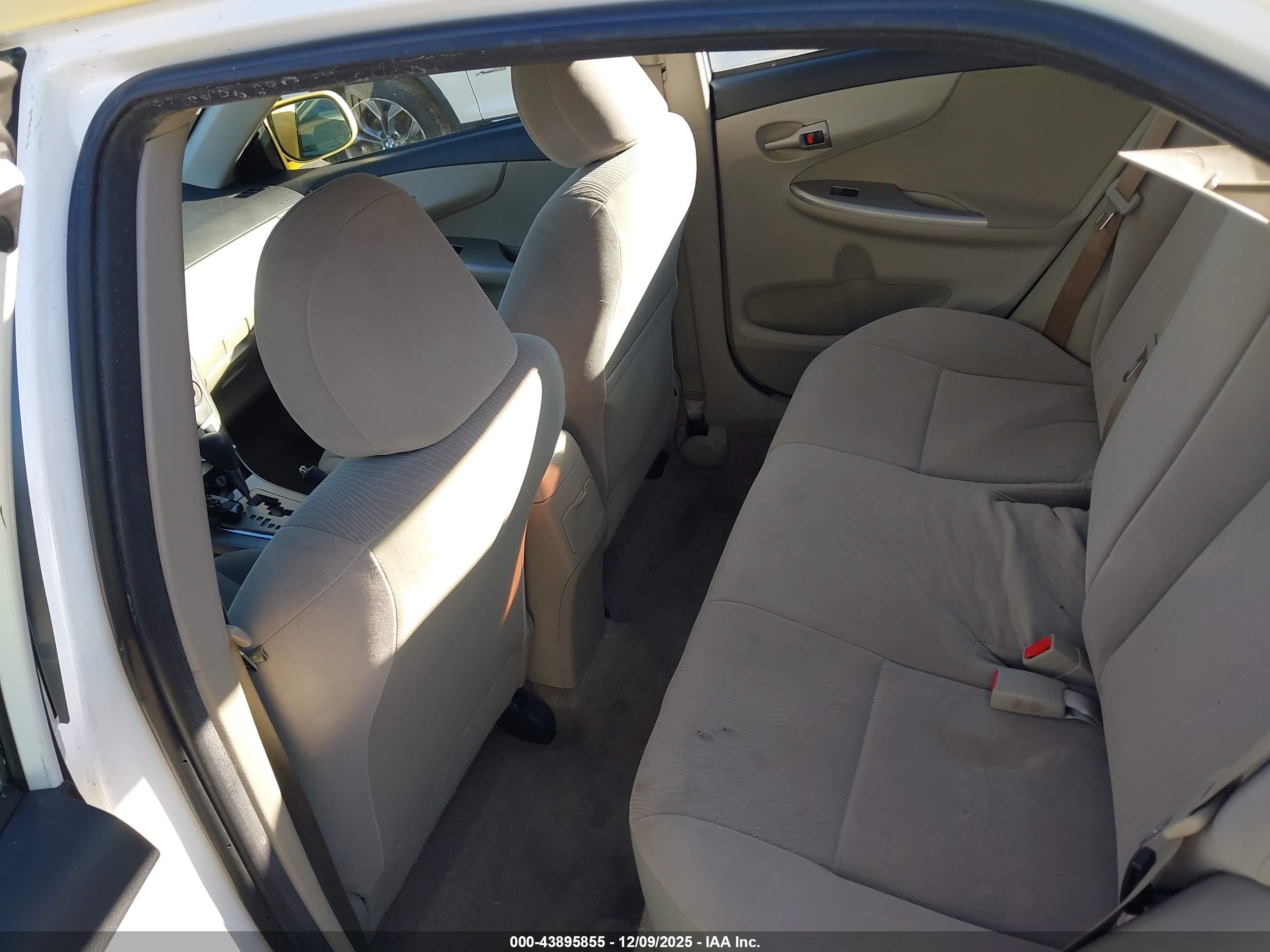 TOYOTA COROLLA image 8