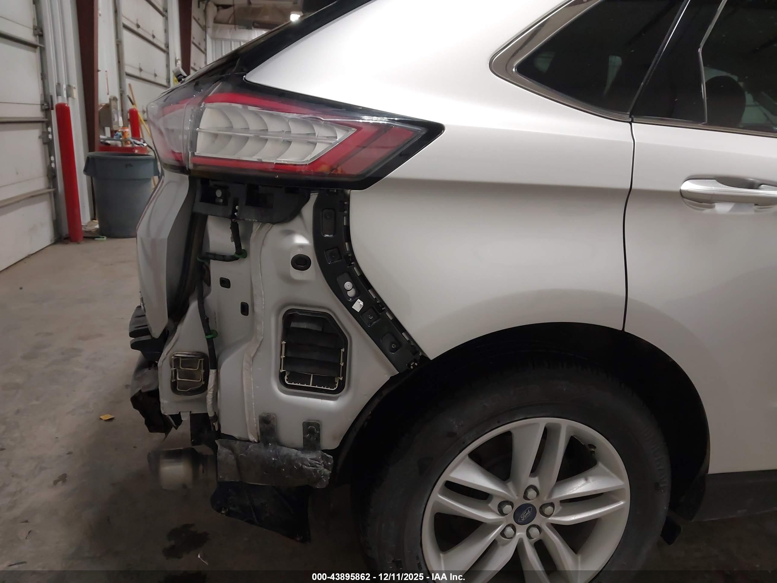 FORD EDGE image 6