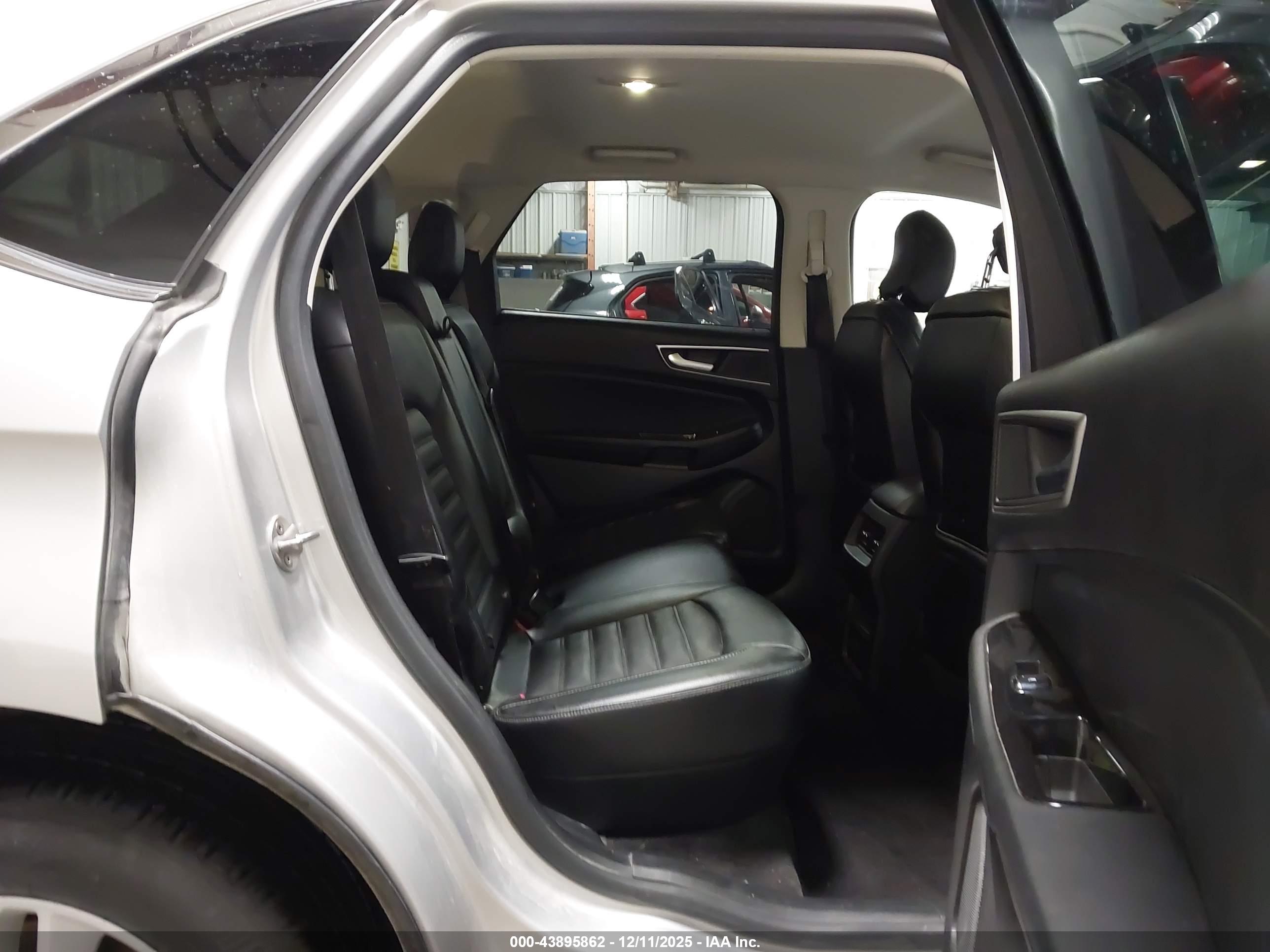 FORD EDGE image 8