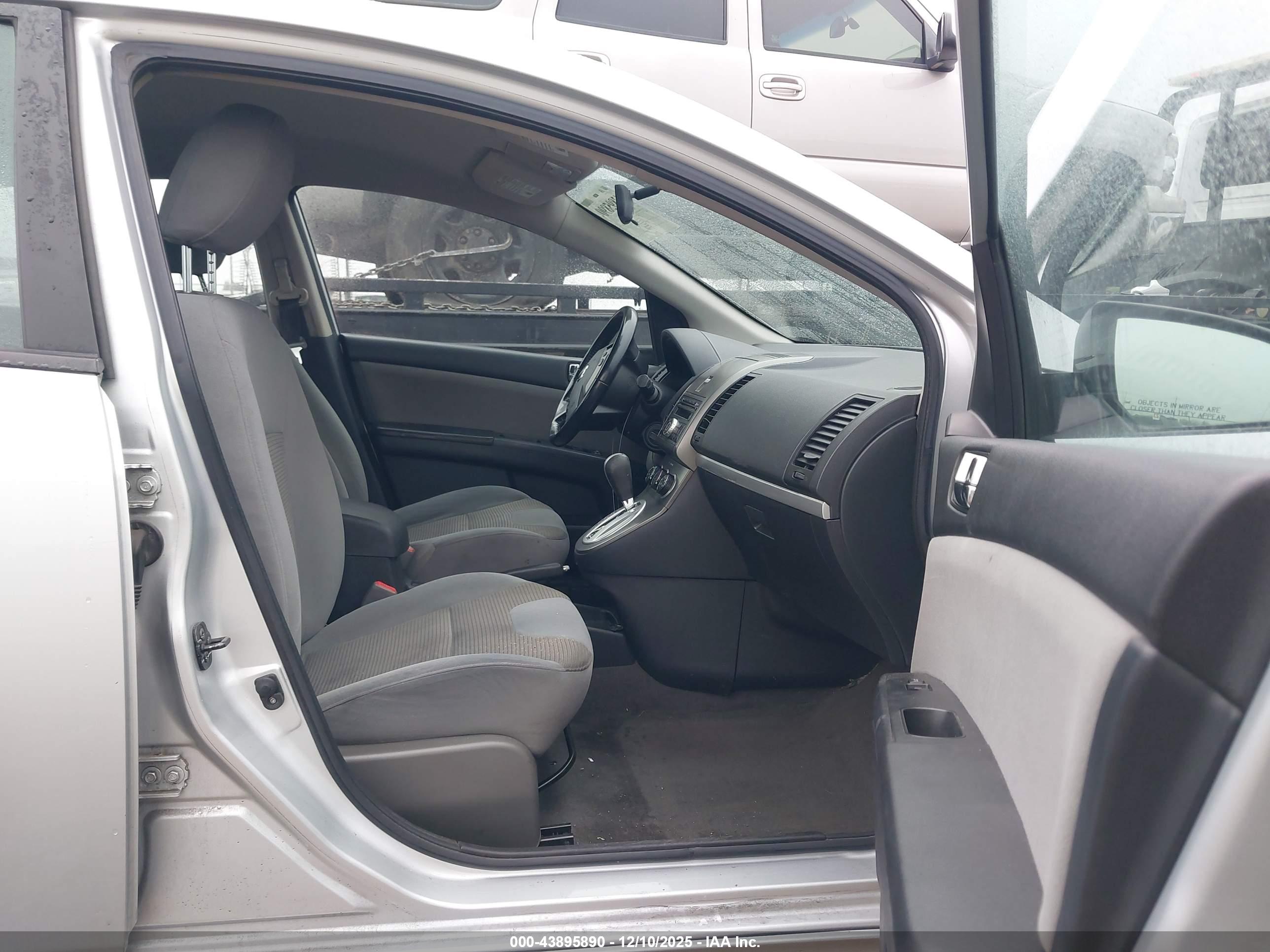 NISSAN SENTRA image 5