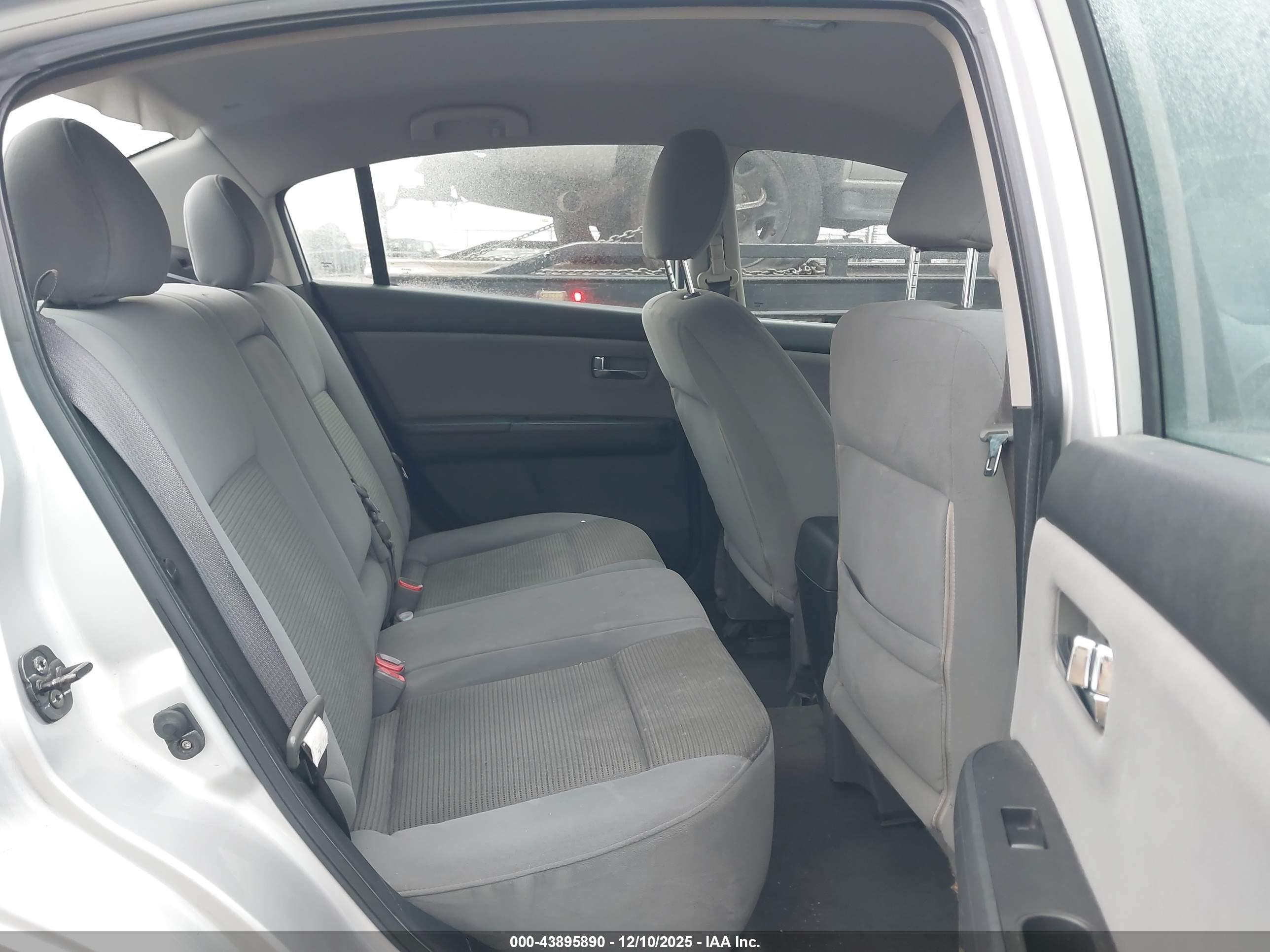 NISSAN SENTRA image 8