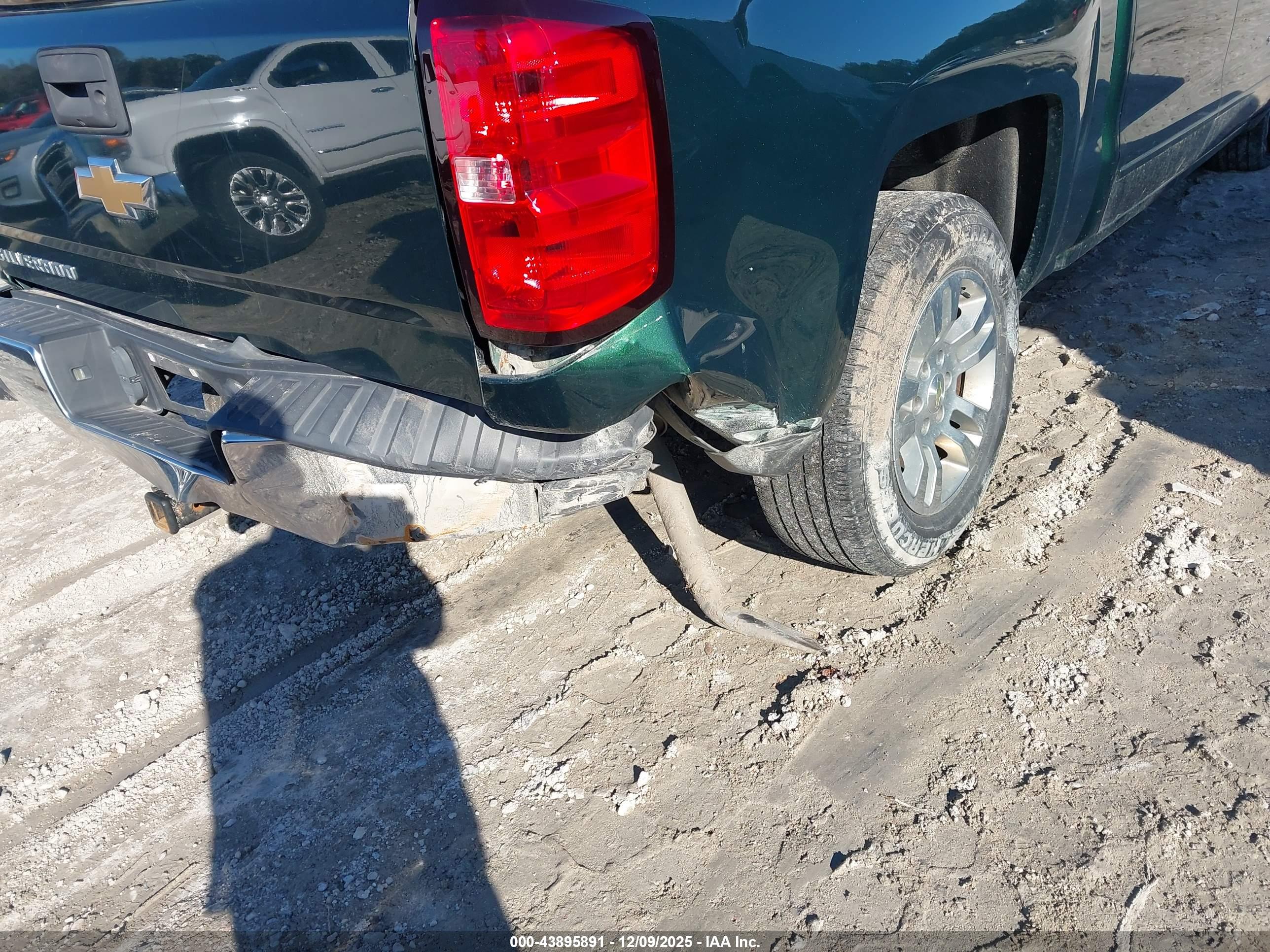 CHEVROLET SILVERADO image 6