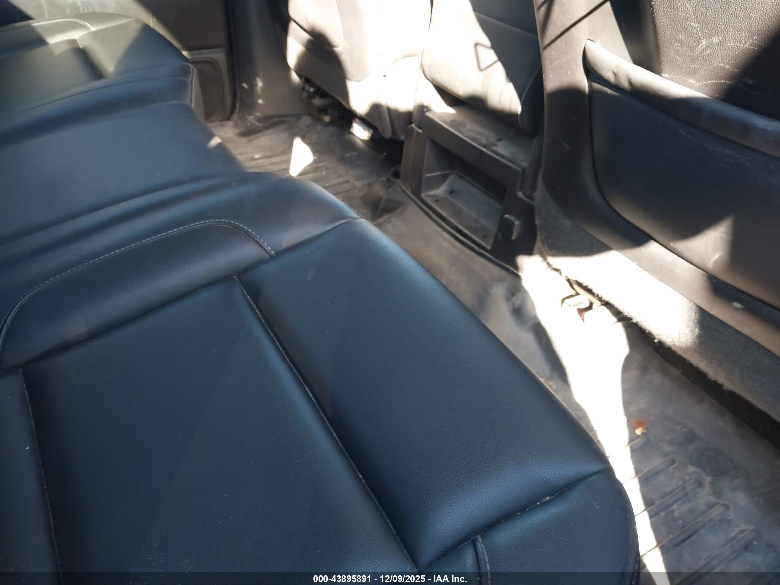CHEVROLET SILVERADO image 8