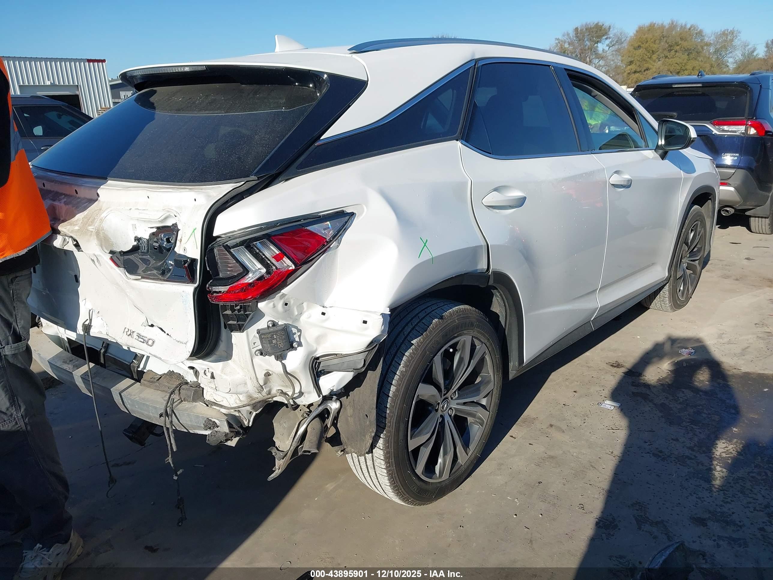 LEXUS RX image 4