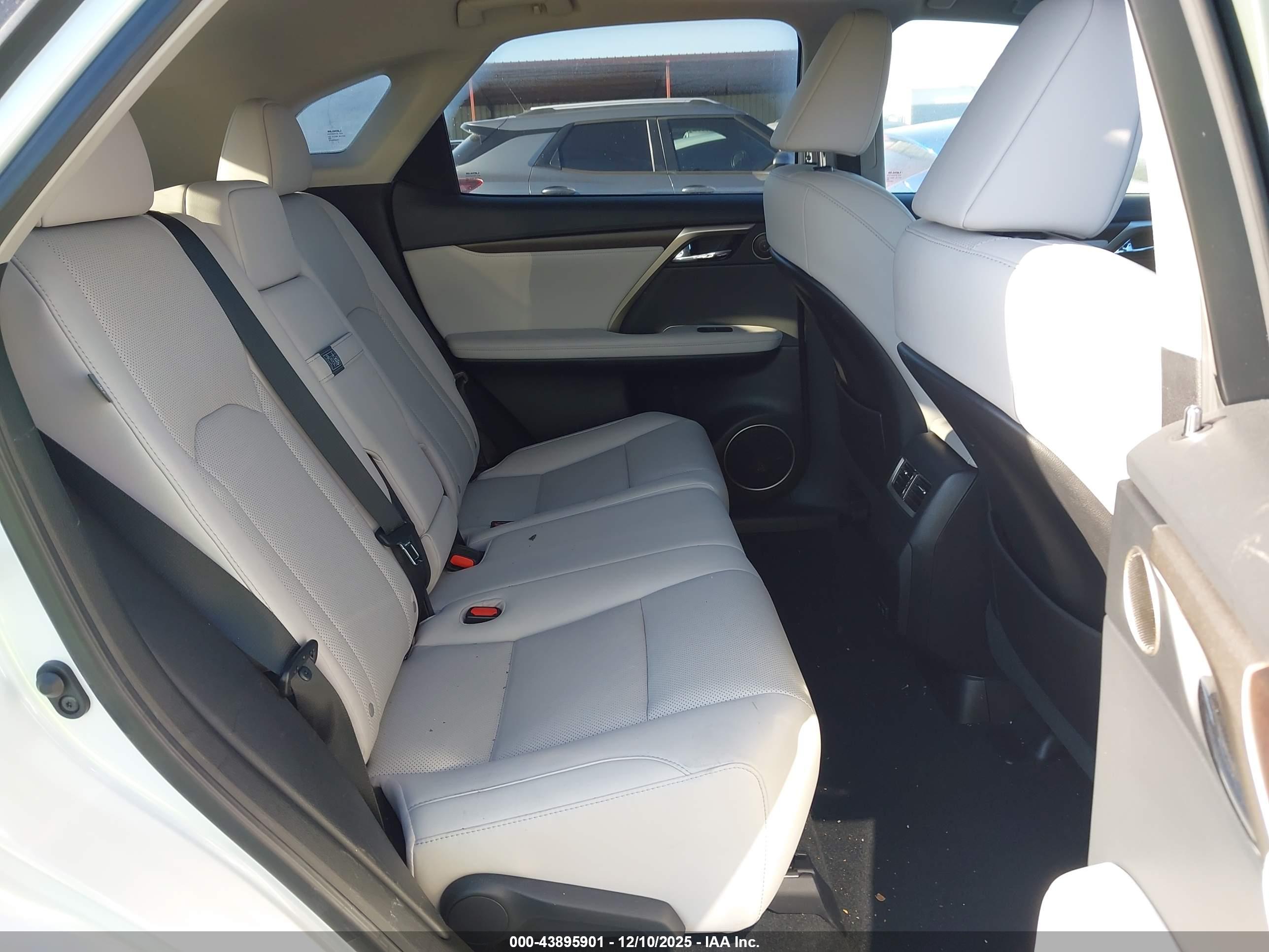 LEXUS RX image 8