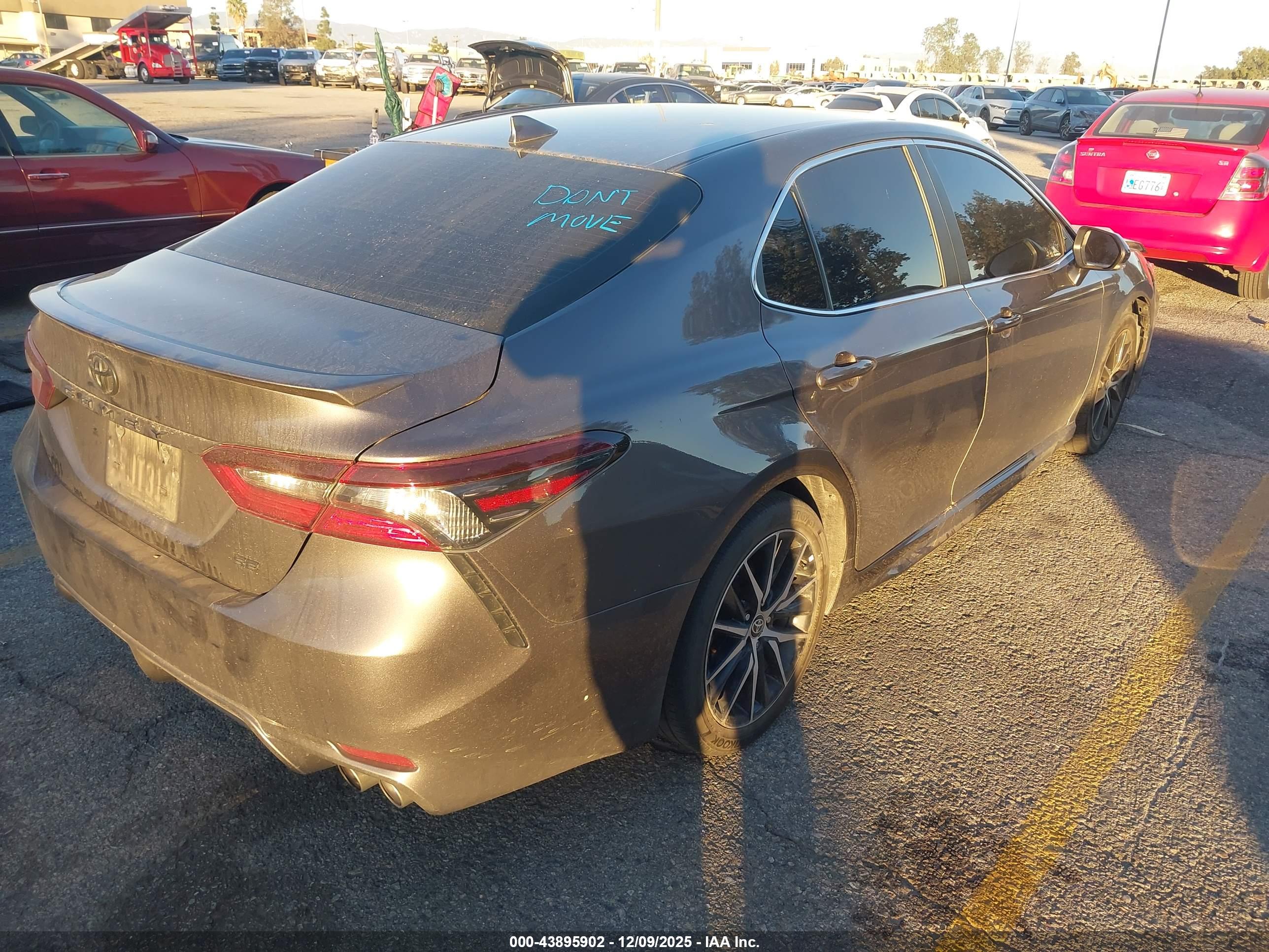 TOYOTA CAMRY image 4