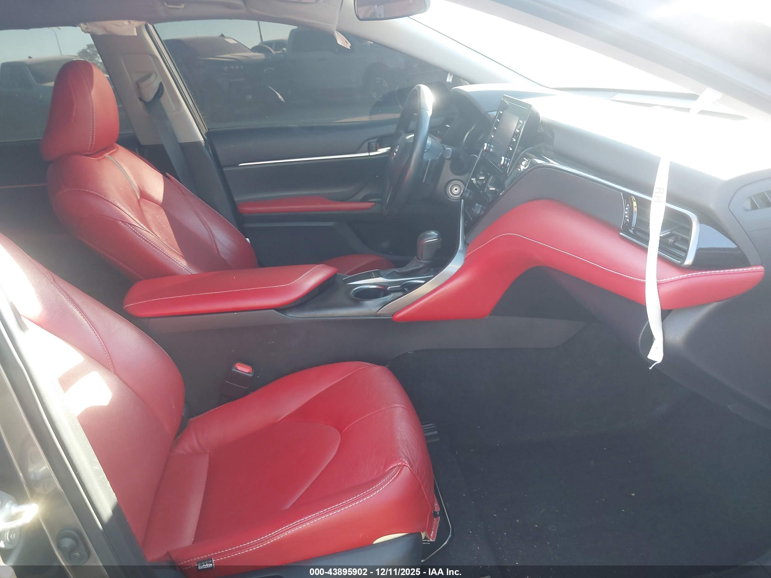 TOYOTA CAMRY image 5
