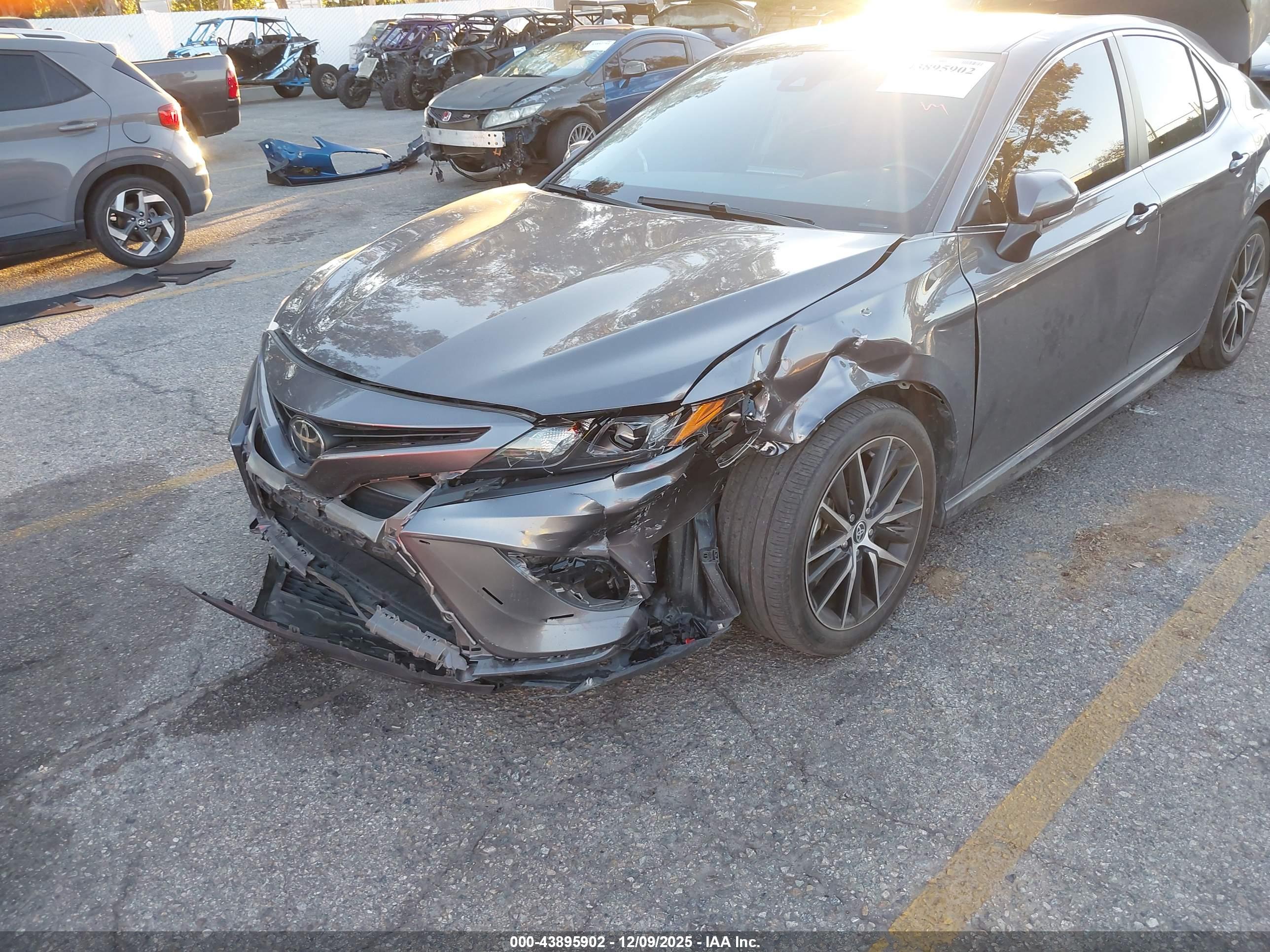 TOYOTA CAMRY image 6