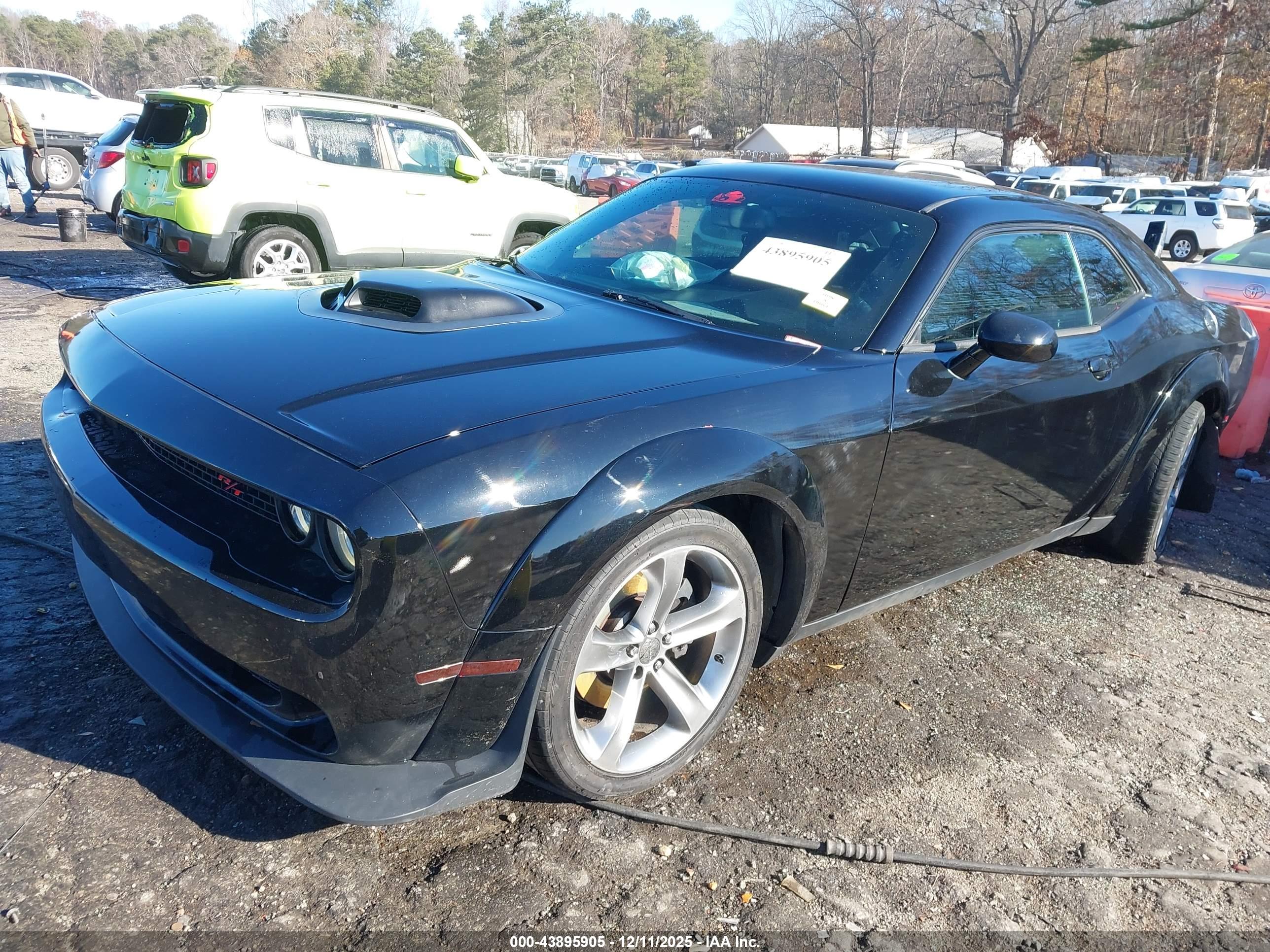 DODGE CHALLENGER image 2