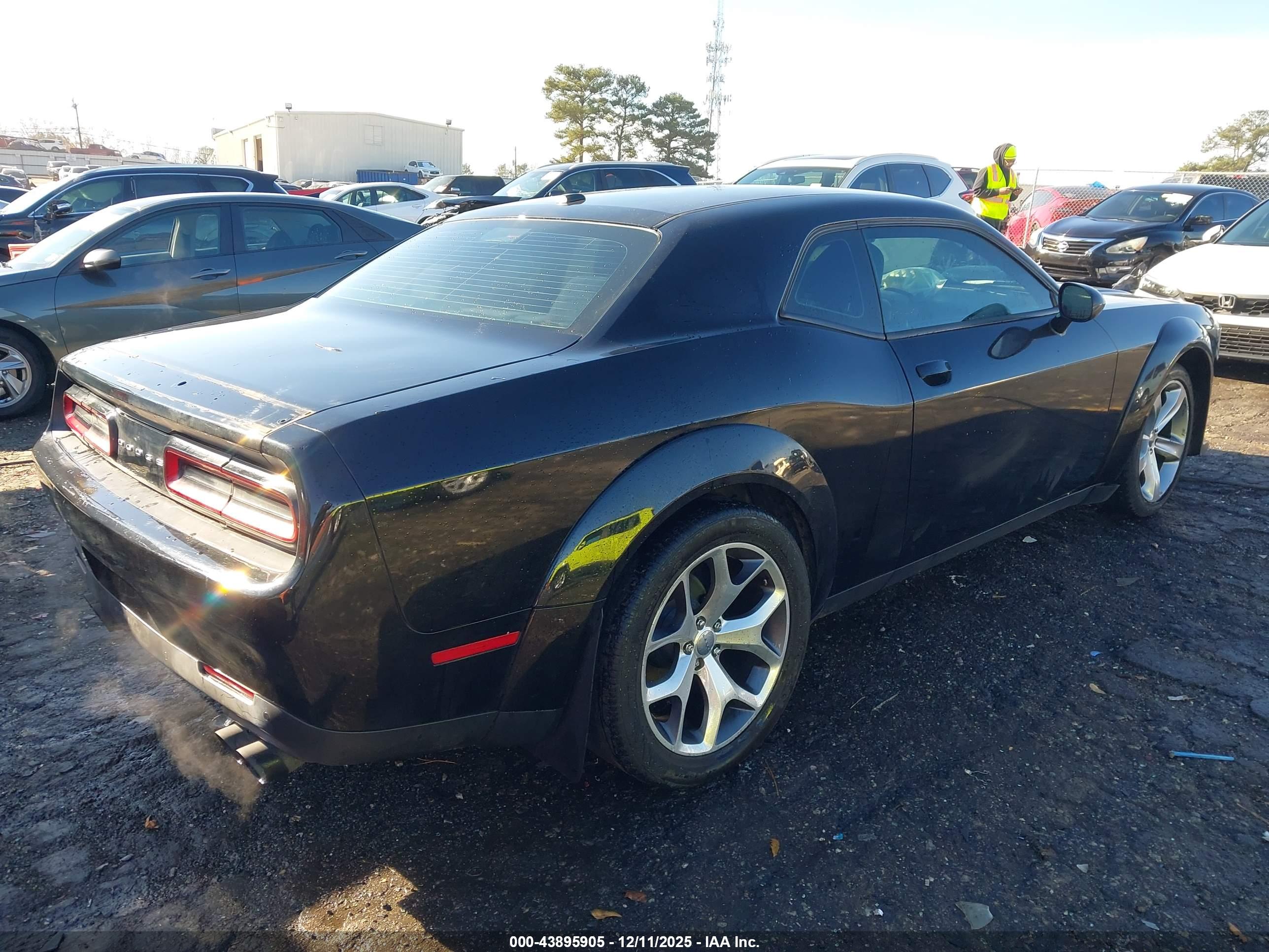 DODGE CHALLENGER image 4