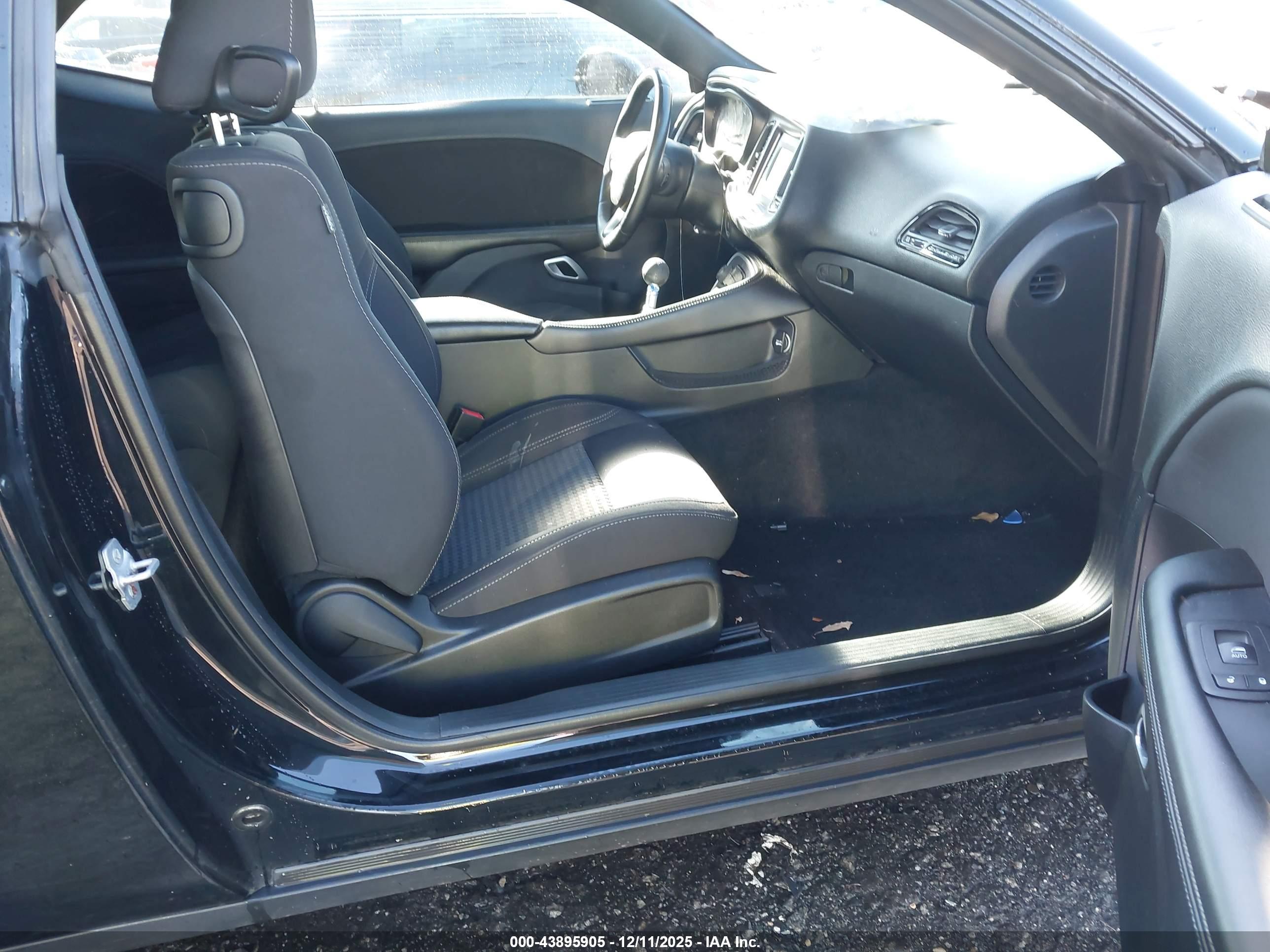 DODGE CHALLENGER image 5