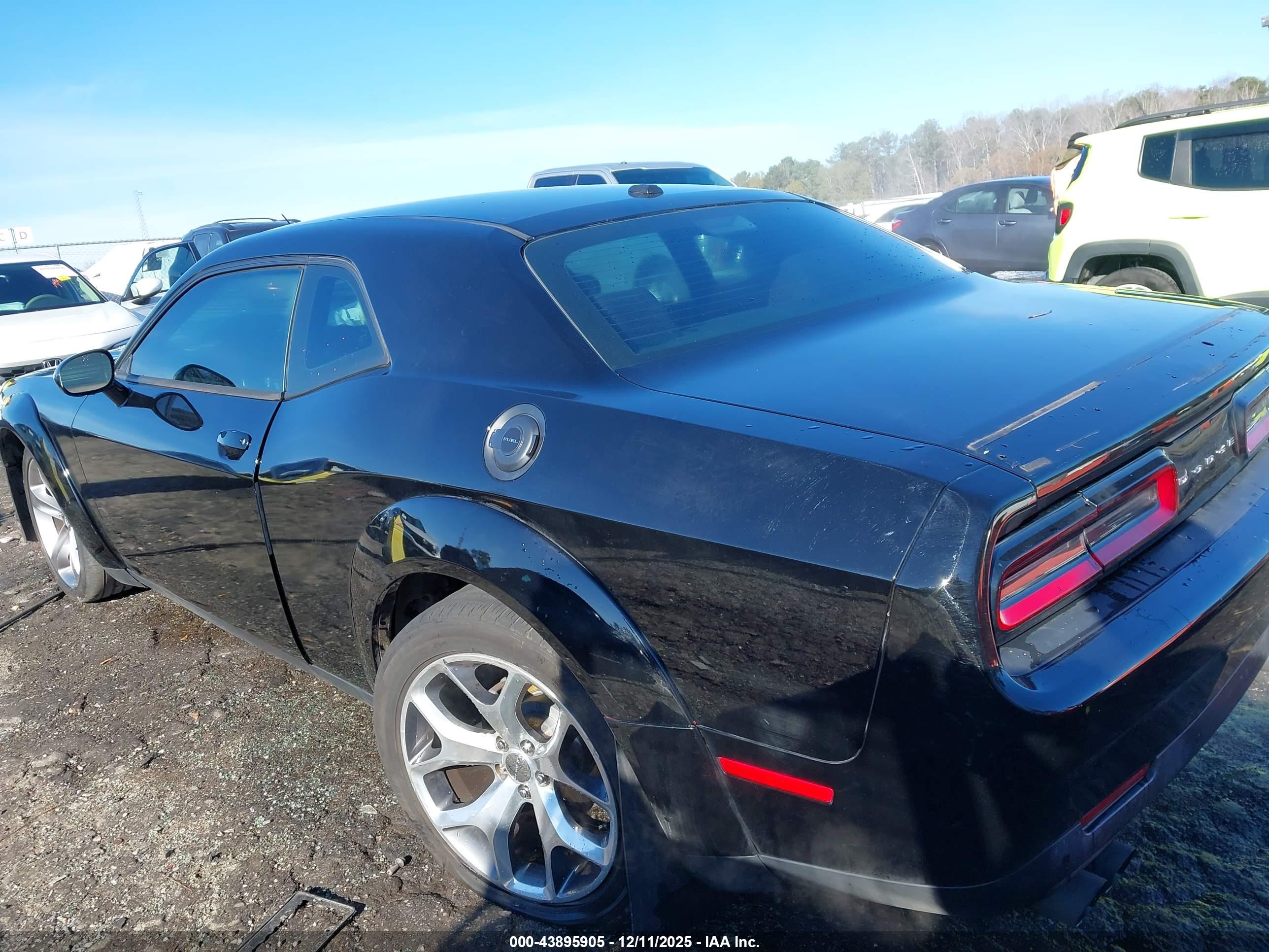 DODGE CHALLENGER image 6